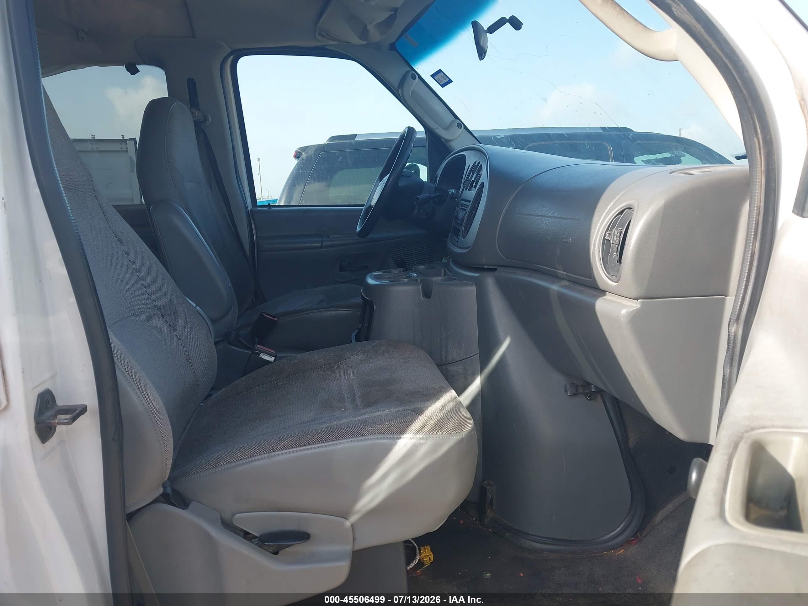 2004 Ford E-350 Super Duty Xl/xlt White vin: 1FBSS31L84HA24930