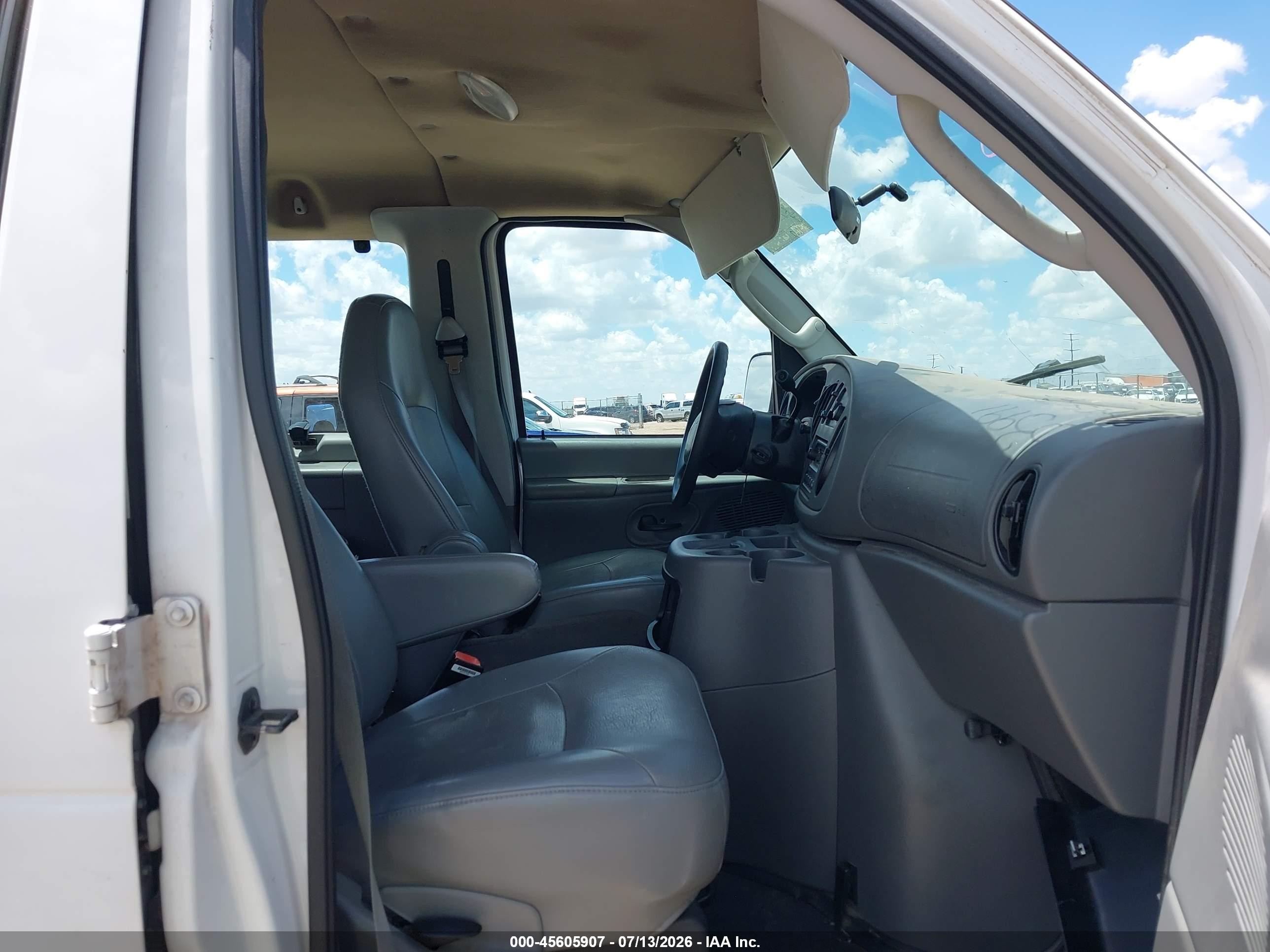 2004 Ford E-350 Super Duty Xl/xlt White vin: 1FBSS31L84HA56504