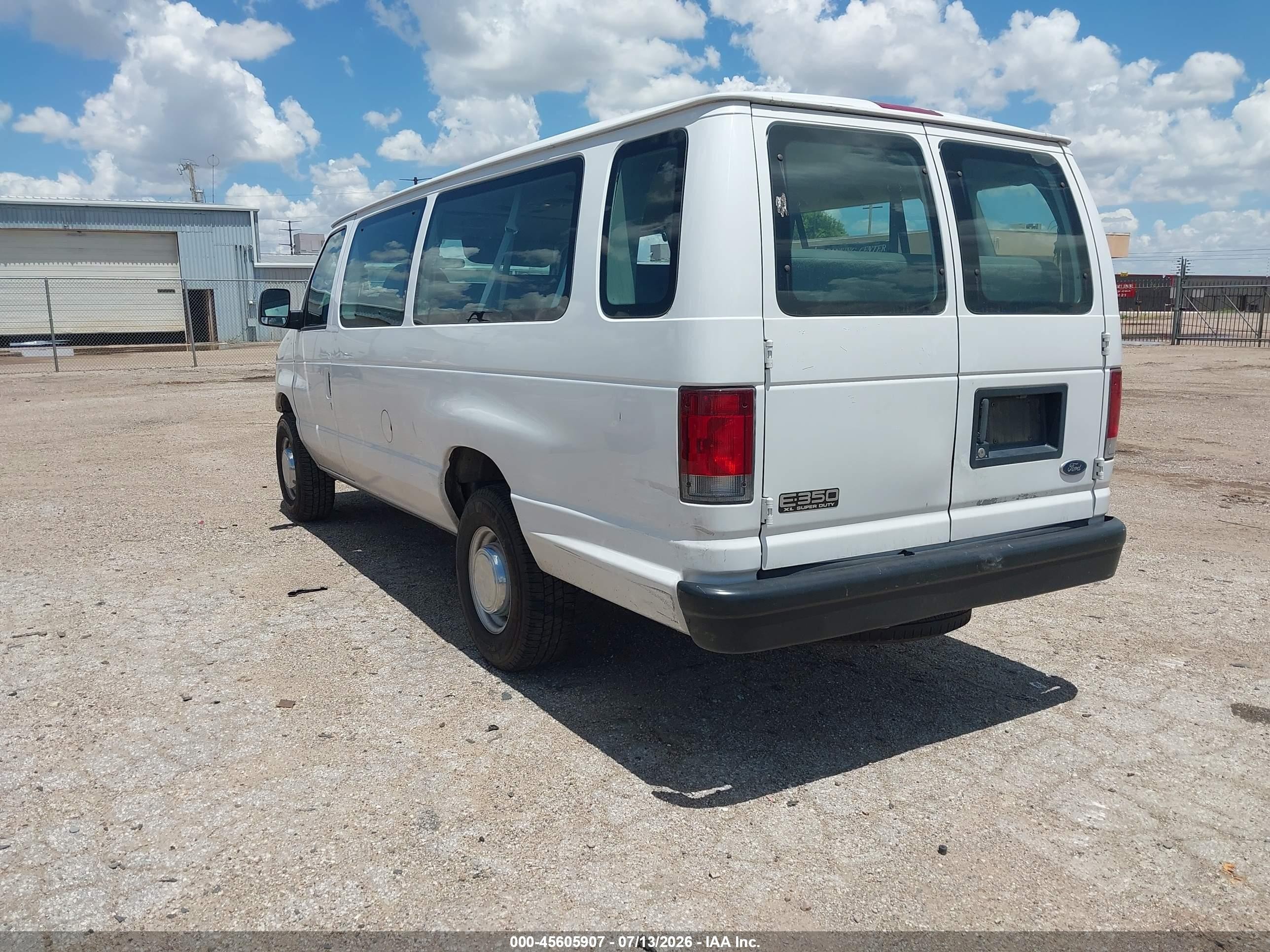 2004 Ford E-350 Super Duty Xl/xlt White vin: 1FBSS31L84HA56504