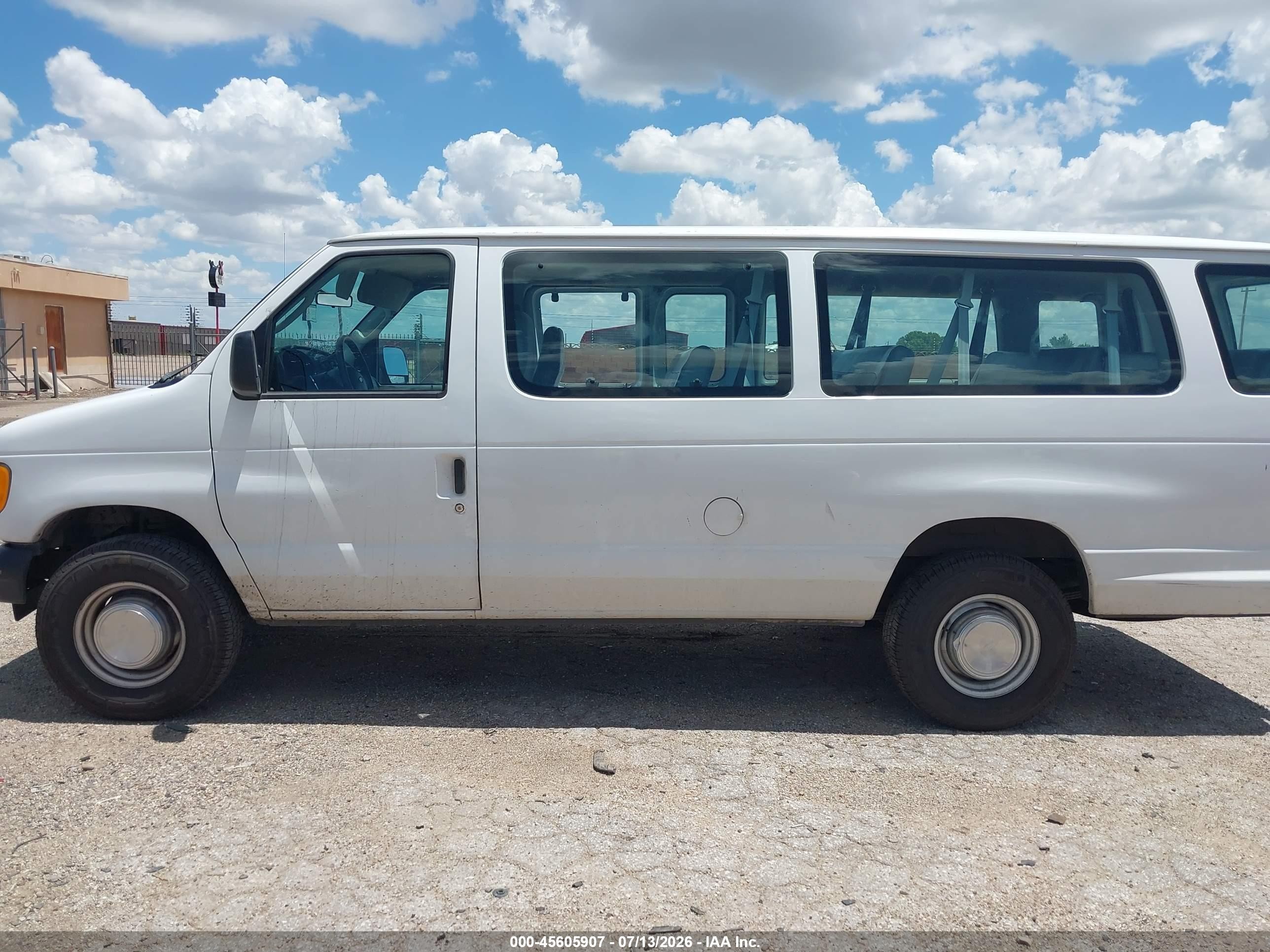 2004 Ford E-350 Super Duty Xl/xlt White vin: 1FBSS31L84HA56504