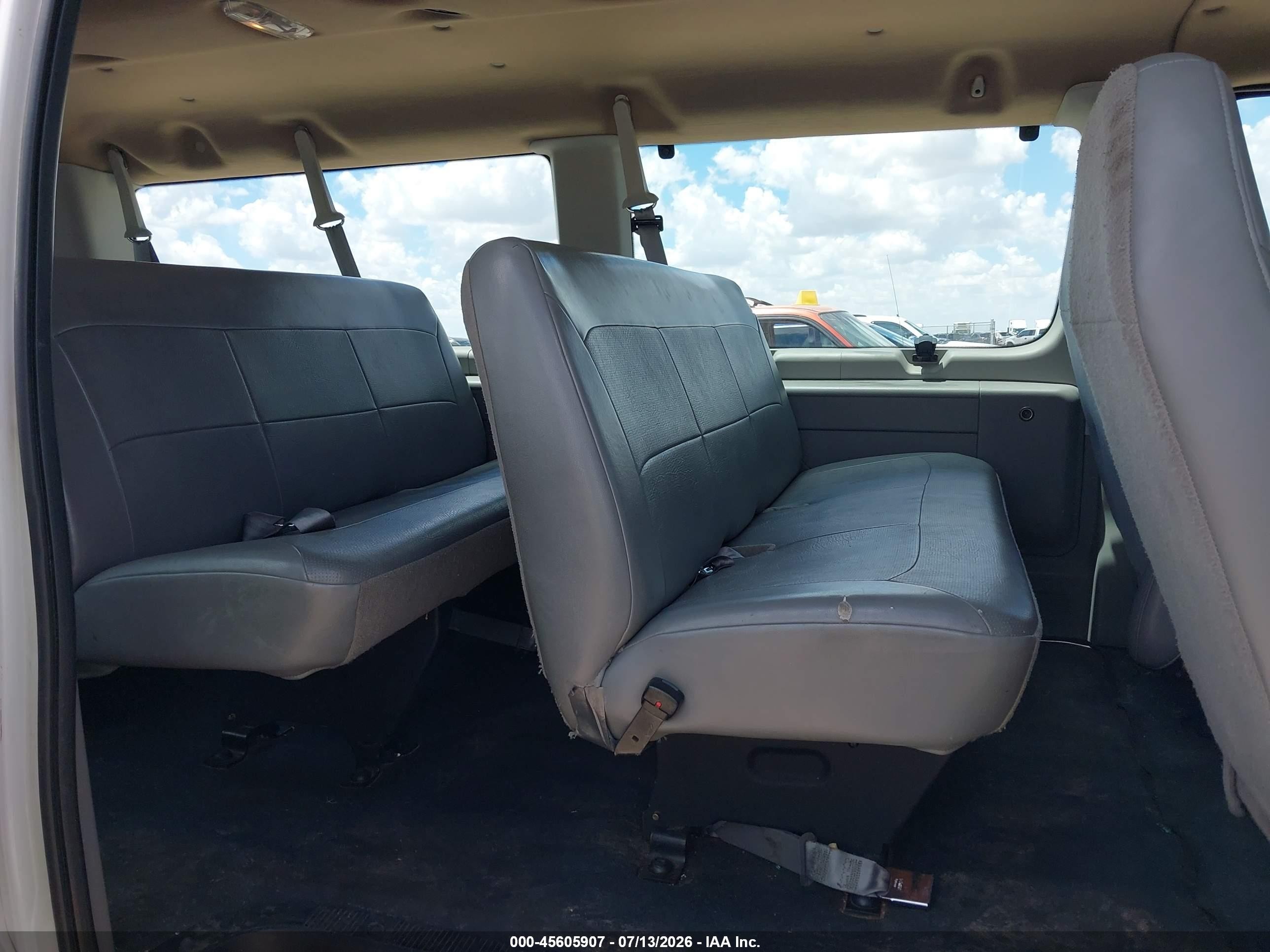 2004 Ford E-350 Super Duty Xl/xlt White vin: 1FBSS31L84HA56504