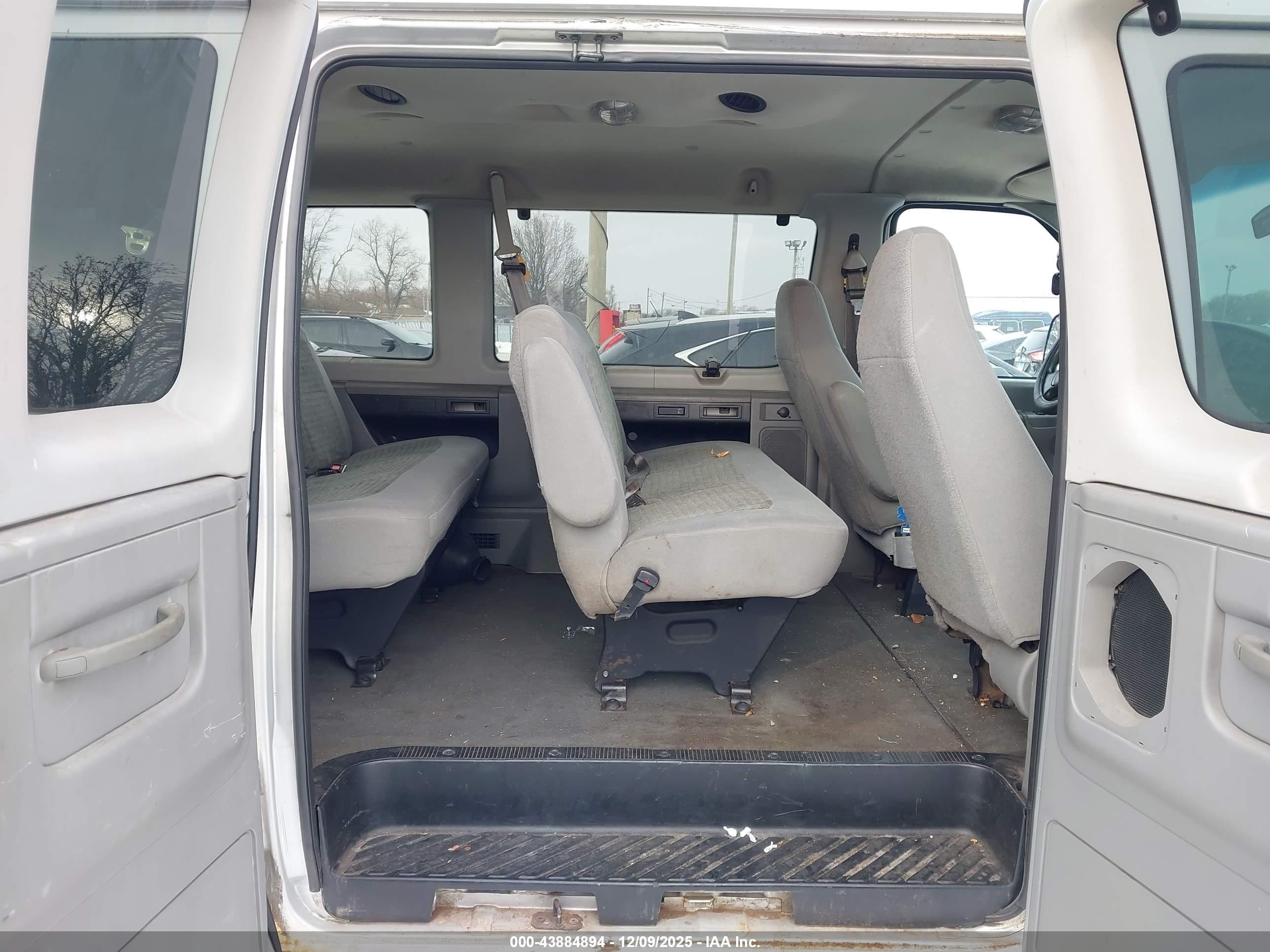 2005 Ford E-350 Super Duty Xl/xlt Silver vin: 1FBSS31L85HB47161