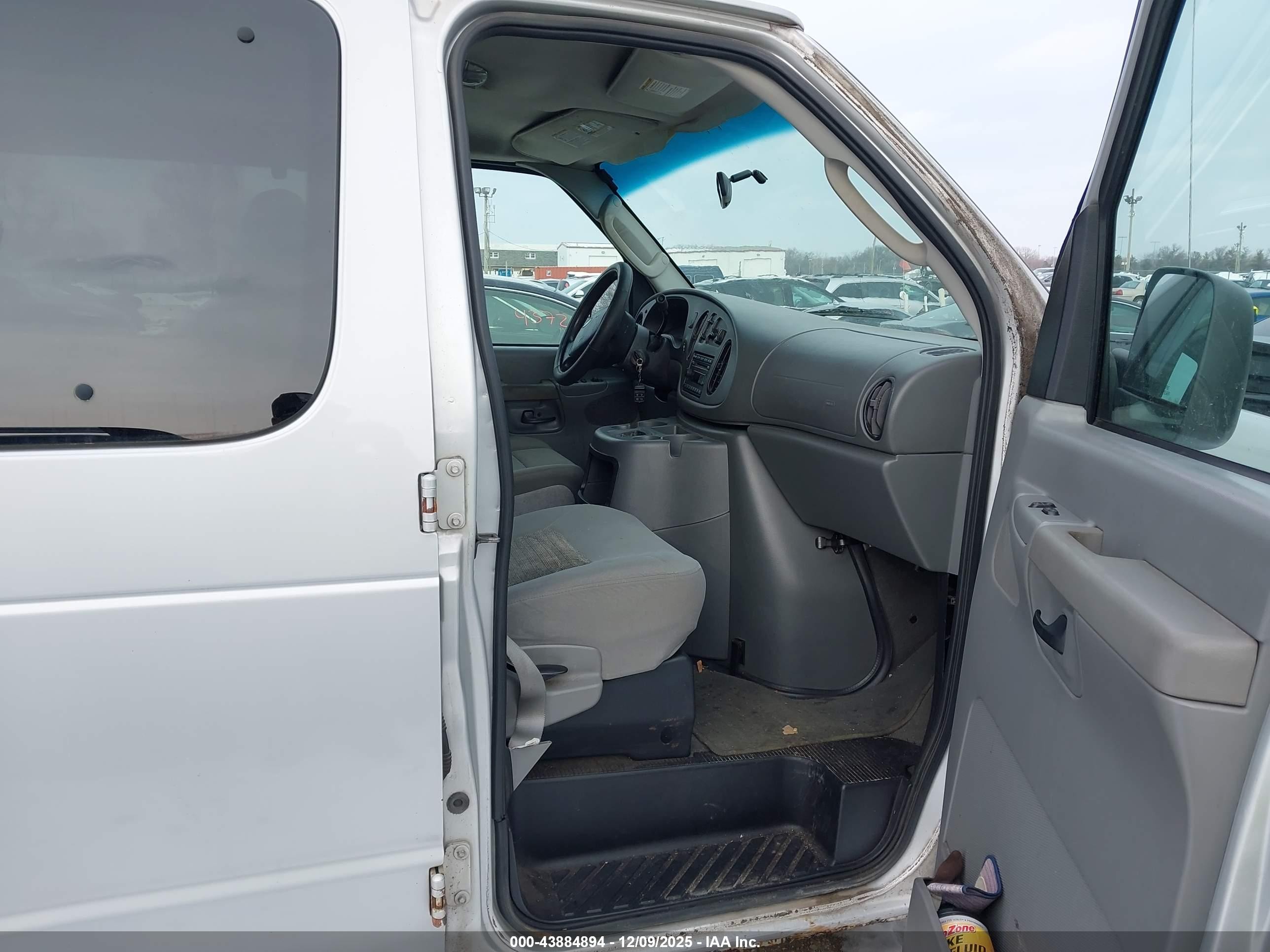 2005 Ford E-350 Super Duty Xl/xlt Silver vin: 1FBSS31L85HB47161