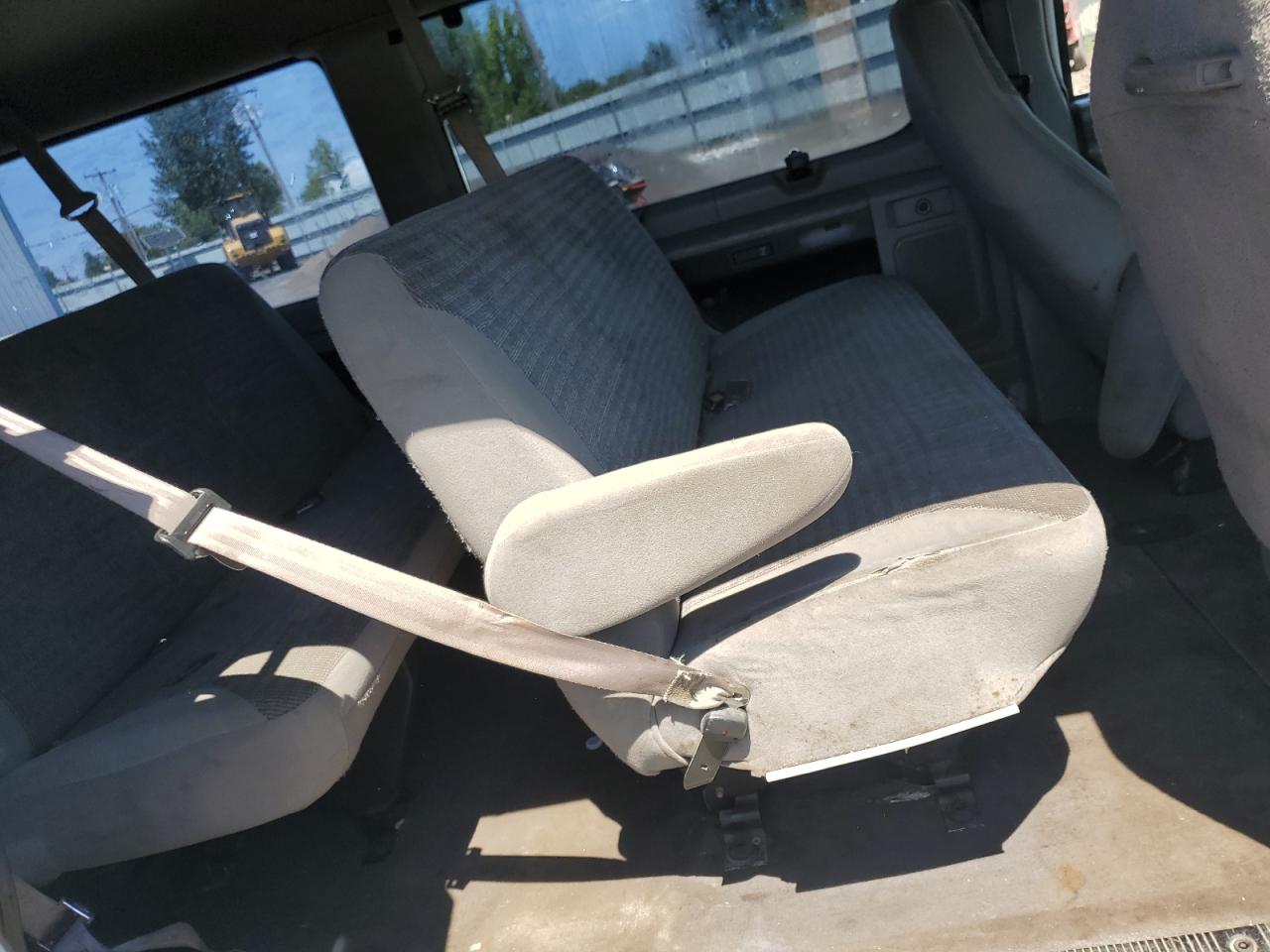 2001 Ford Econoline E350 Super Duty Wagon White vin: 1FBSS31L91HA69564