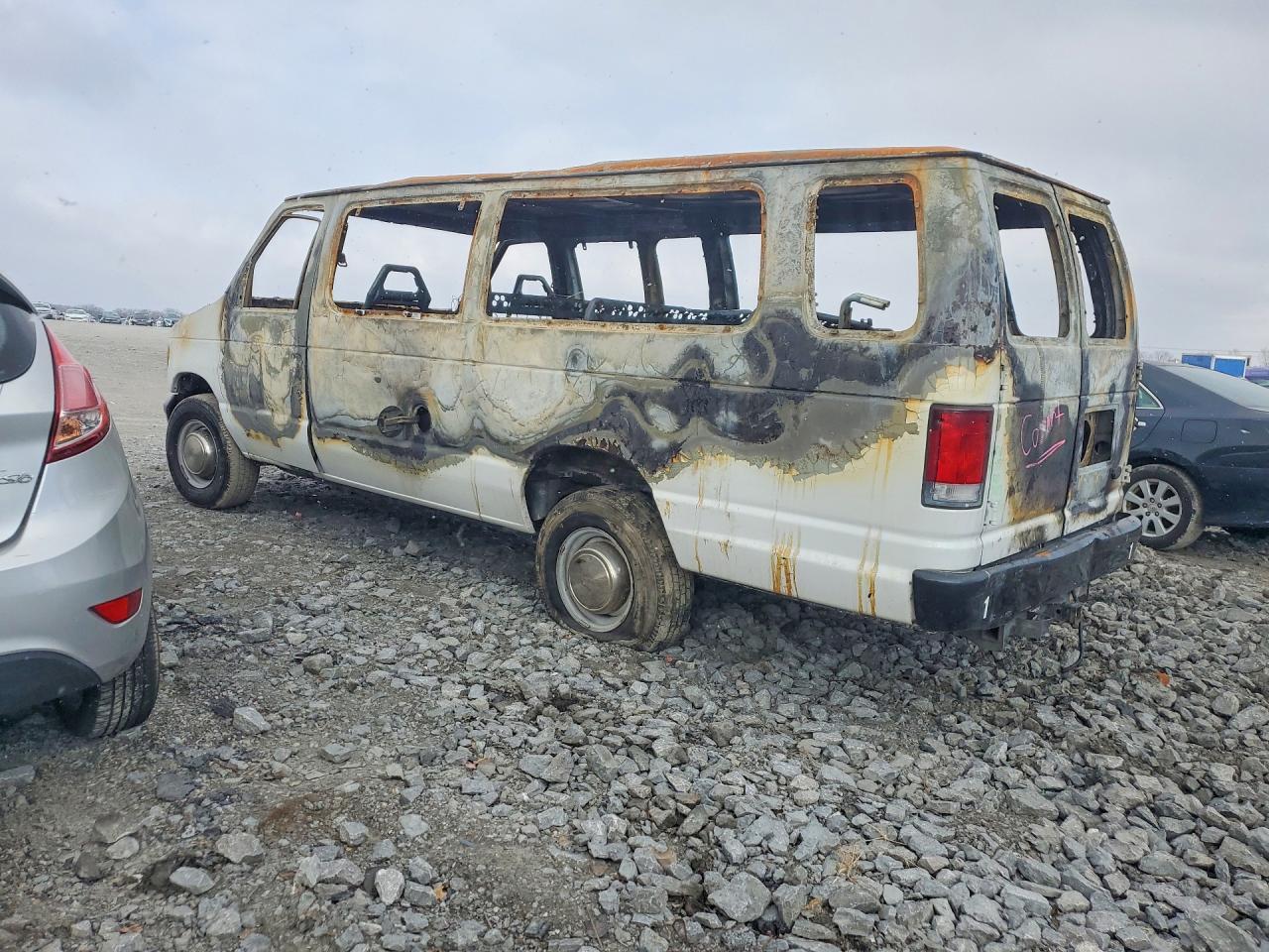 2001 Ford Econoline E350 Super Duty Wagon Белый vin: 1FBSS31L91HA85134