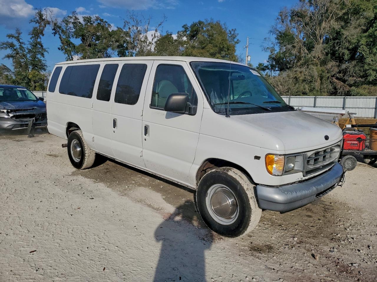 2001 Ford Econoline E350 Super Duty Wagon White vin: 1FBSS31L91HA92469