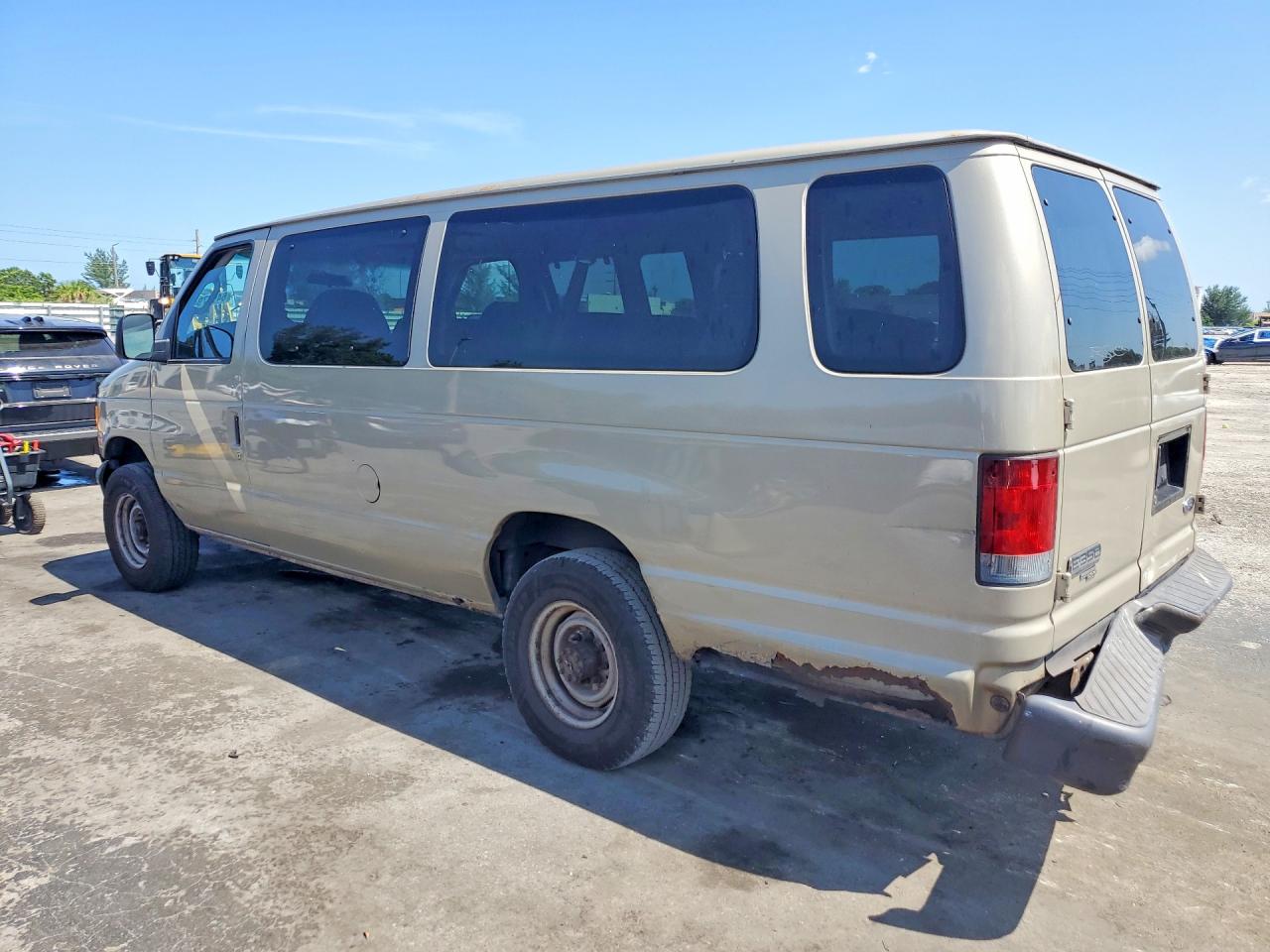 2007 Ford Econoline E350 Super Duty Wagon Tan vin: 1FBSS31L97DA98854