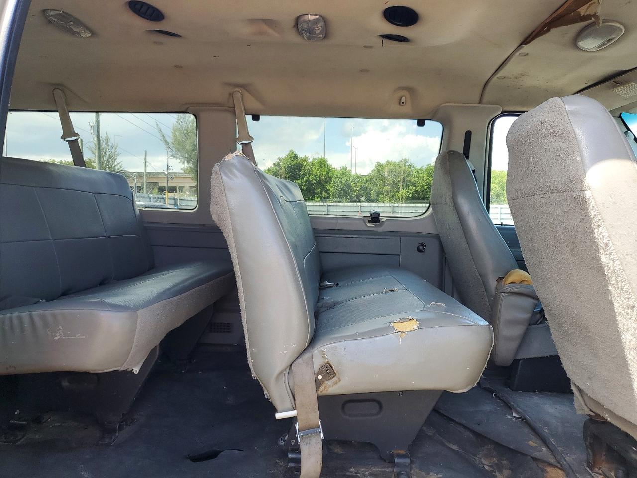 2007 Ford Econoline E350 Super Duty Wagon Tan vin: 1FBSS31L97DA98854