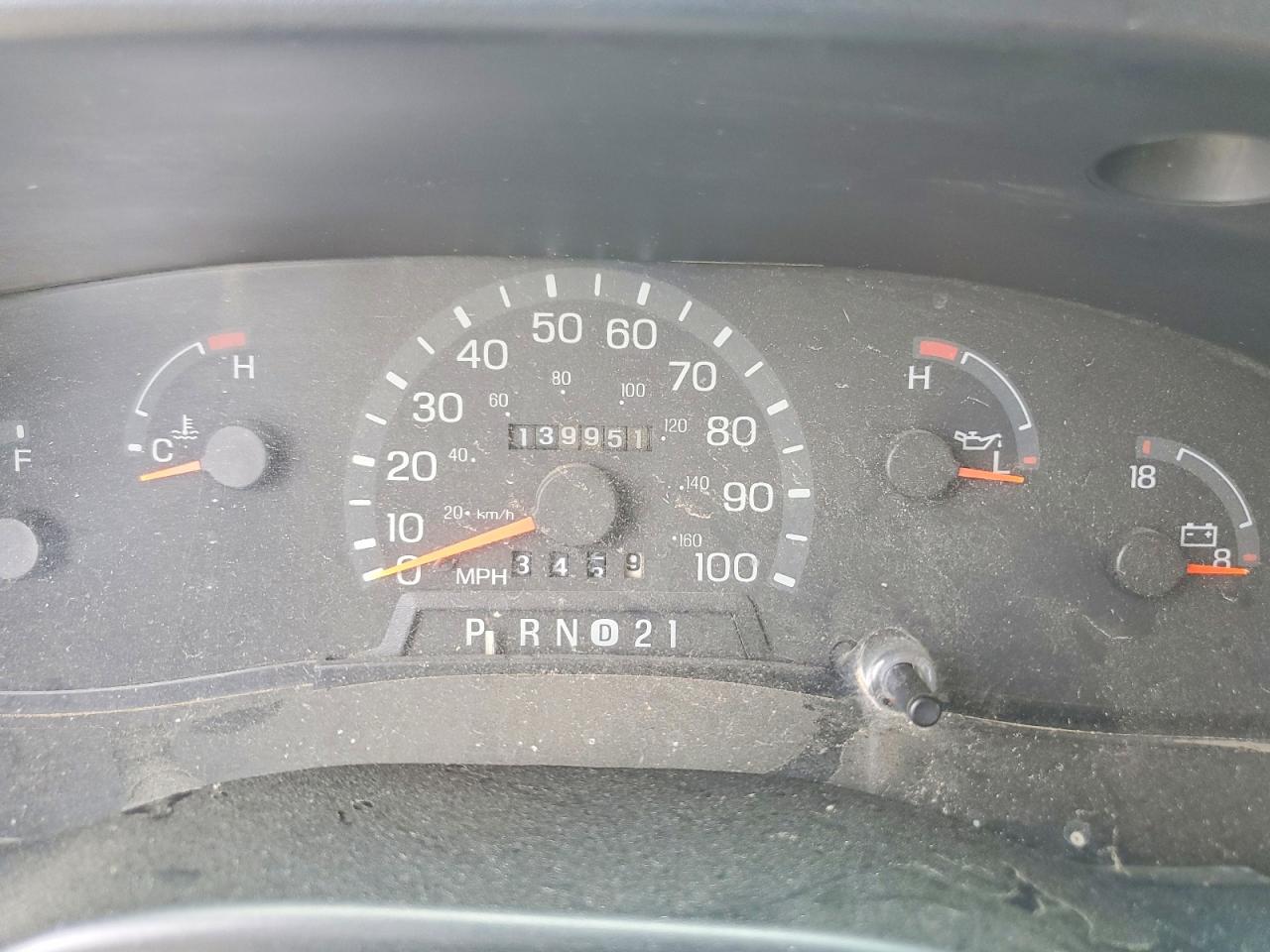 1998 Ford E350 Белый vin: 1FBSS31L9WHA44882