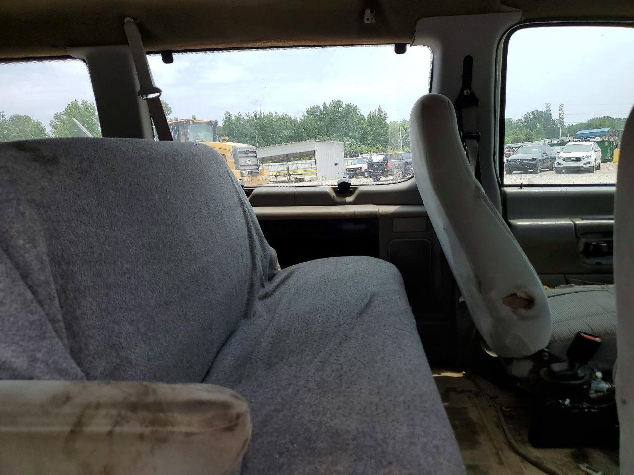 1998 Ford E350 Белый vin: 1FBSS31L9WHA44882