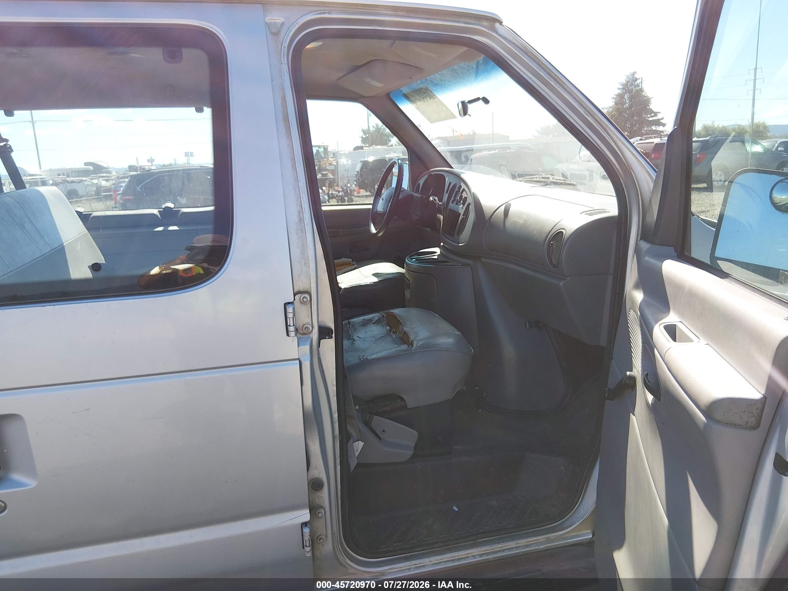 1998 Ford Super Club Wagon Xl/xlt Silver vin: 1FBSS31L9WHA83553