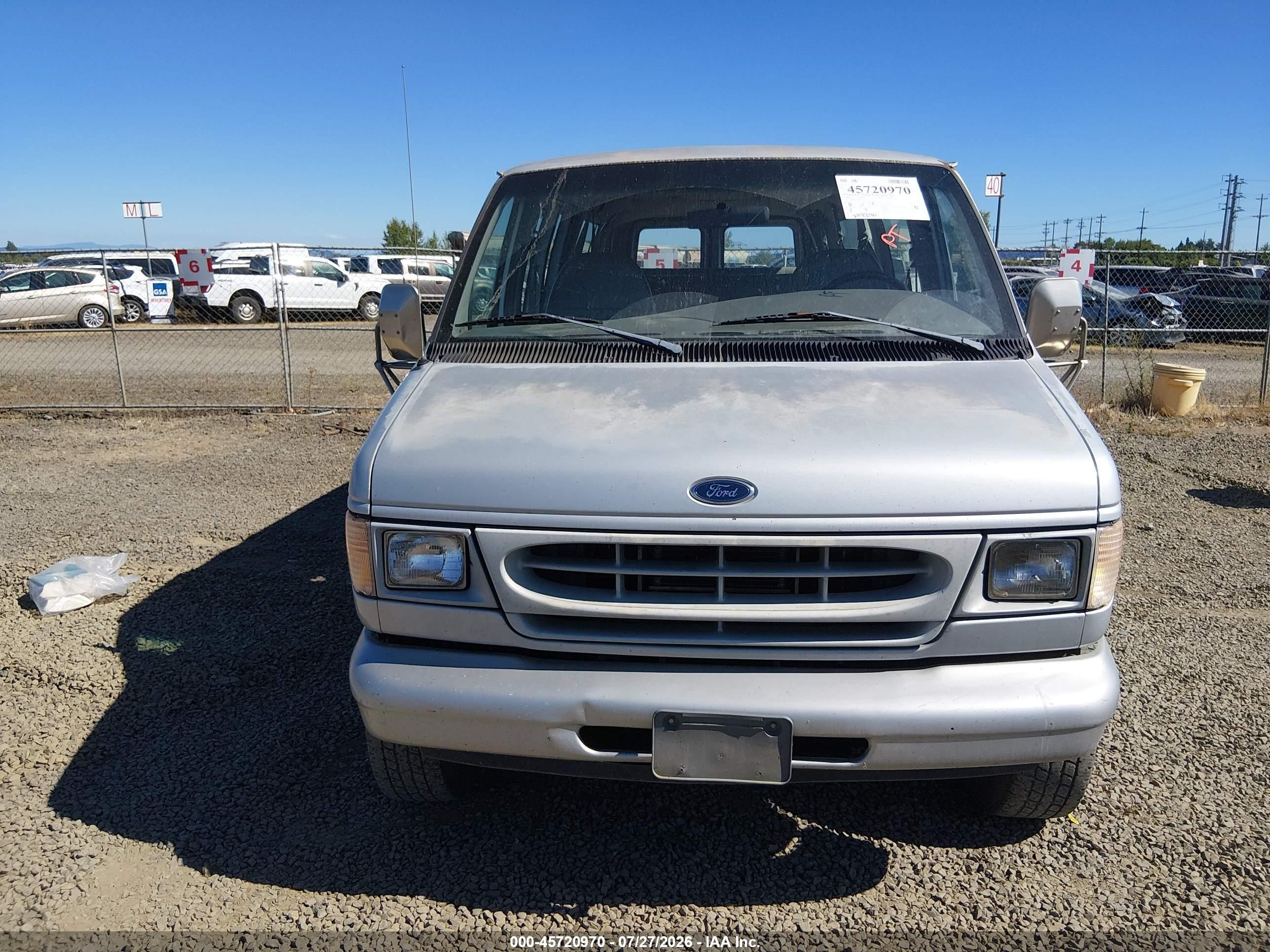 1998 Ford Super Club Wagon Xl/xlt Silver vin: 1FBSS31L9WHA83553