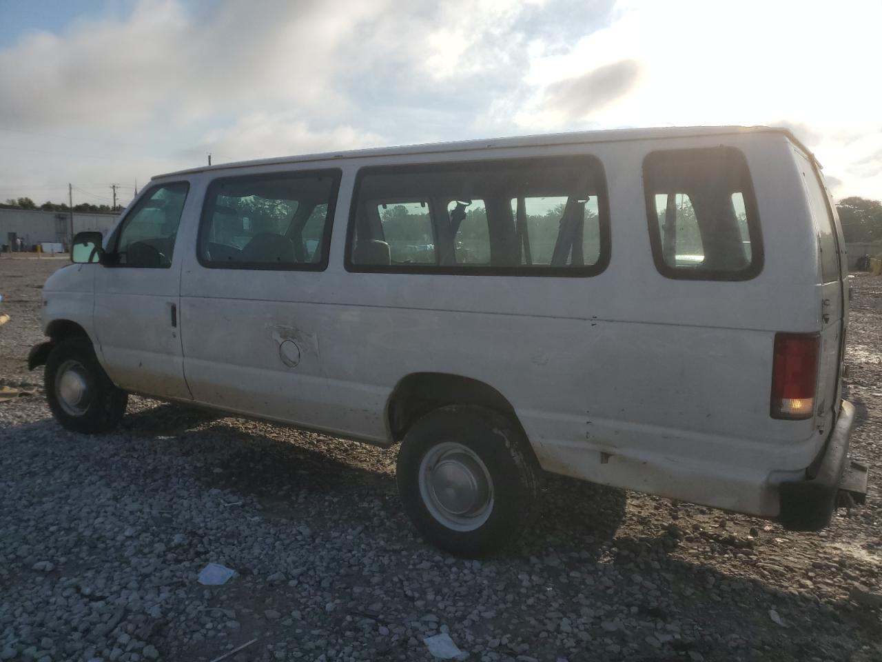 2001 Ford Econoline E350 Super Duty Wagon White vin: 1FBSS31LX1HB04757