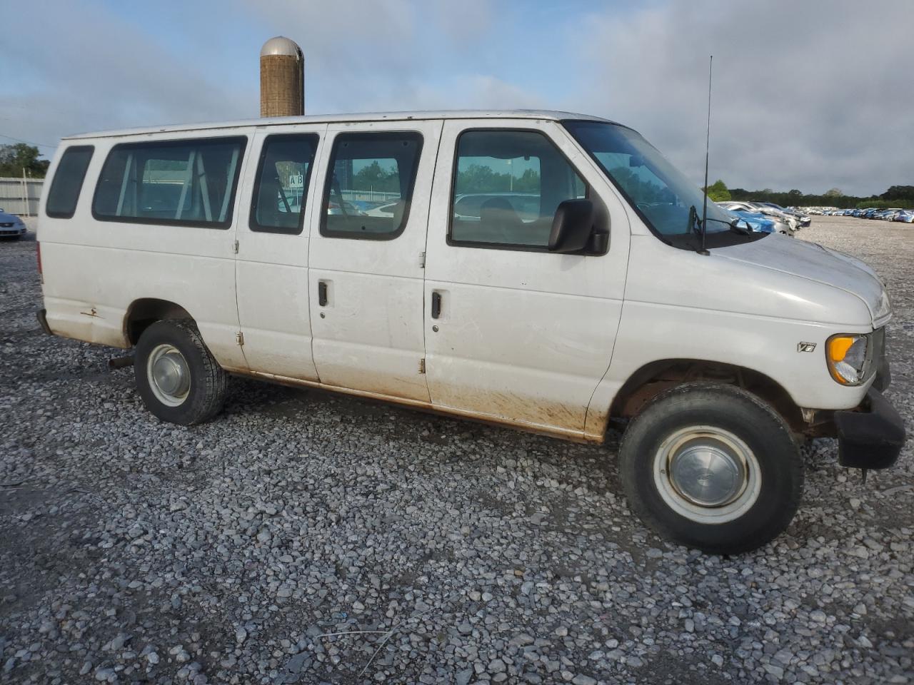 2001 Ford Econoline E350 Super Duty Wagon White vin: 1FBSS31LX1HB04757