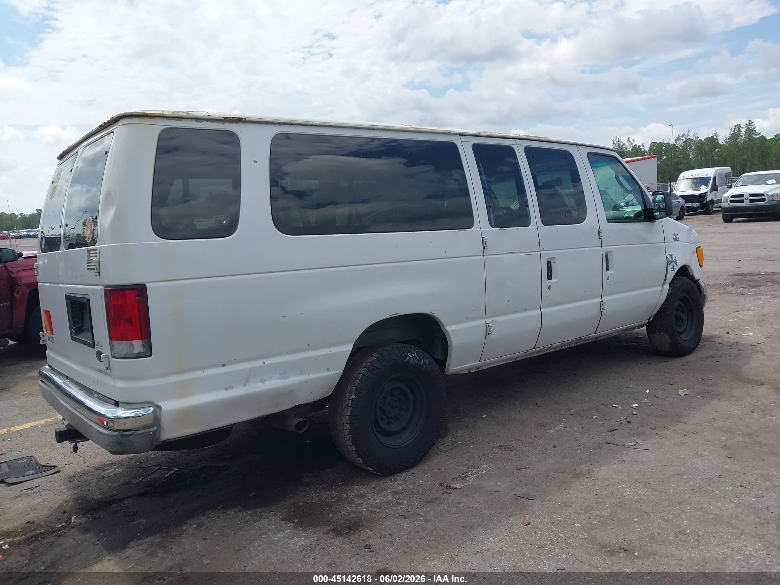 2004 Ford E-350 Super Duty Xl/xlt White vin: 1FBSS31LX4HB07906
