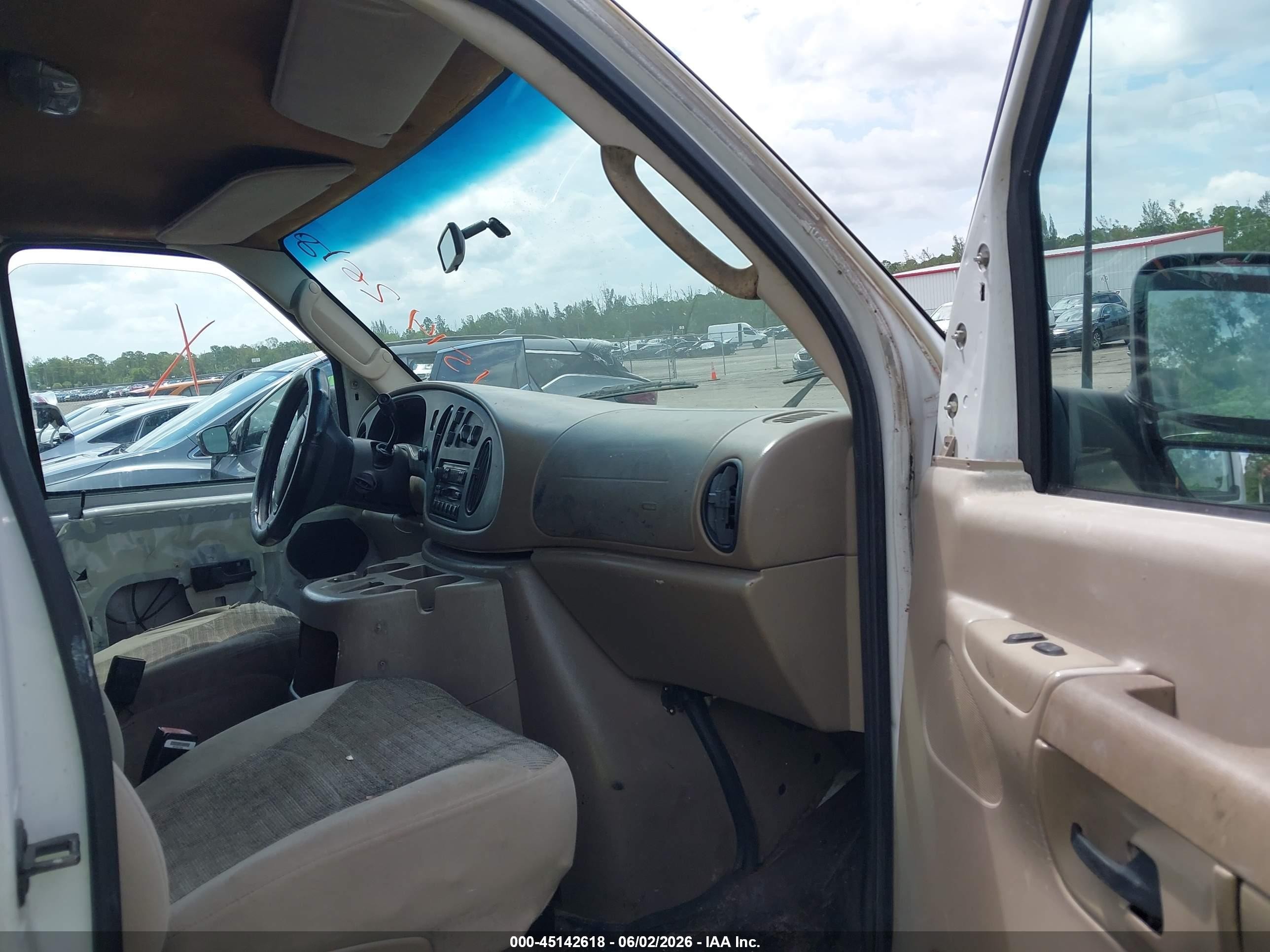2004 Ford E-350 Super Duty Xl/xlt White vin: 1FBSS31LX4HB07906