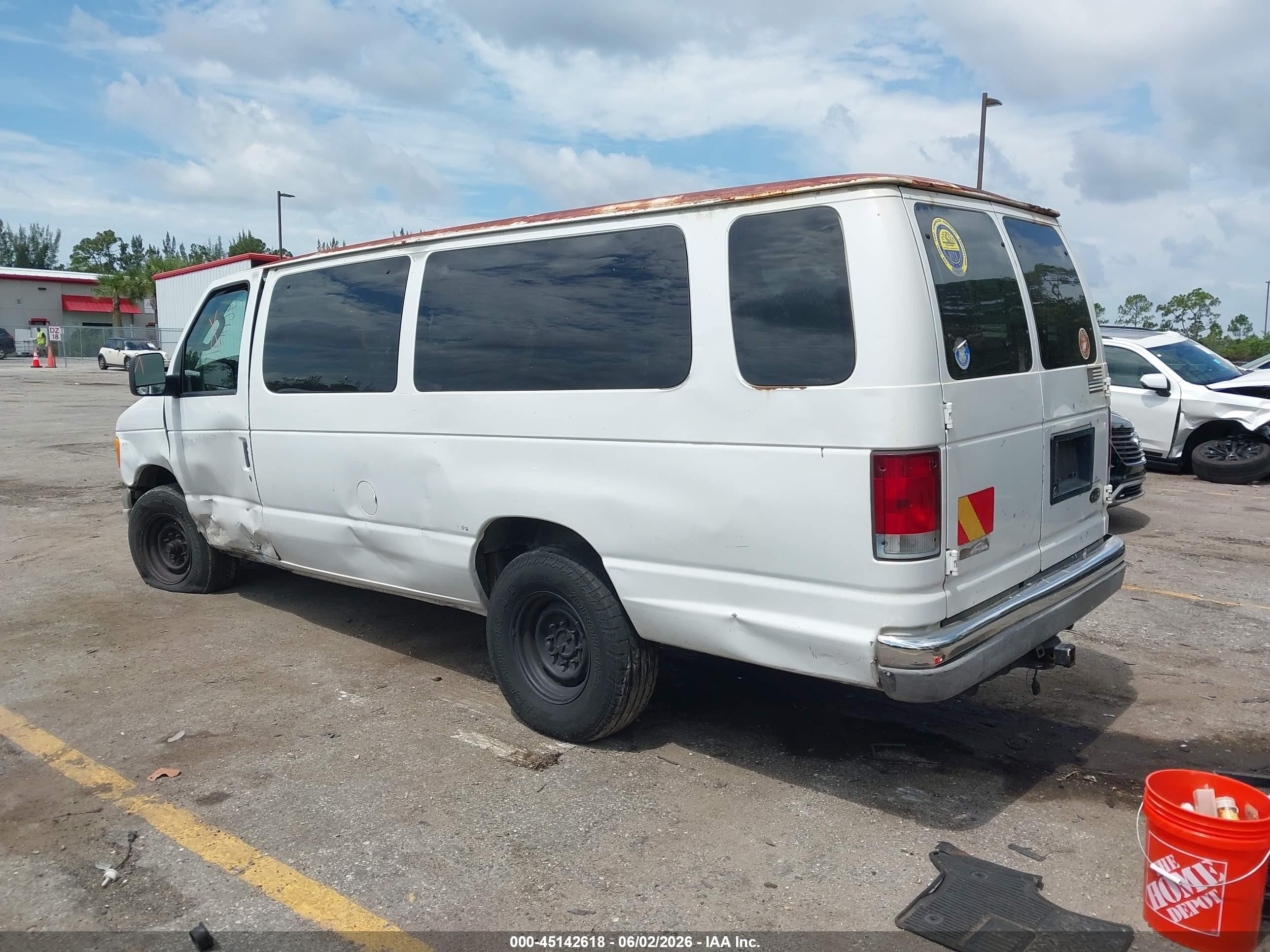 2004 Ford E-350 Super Duty Xl/xlt White vin: 1FBSS31LX4HB07906