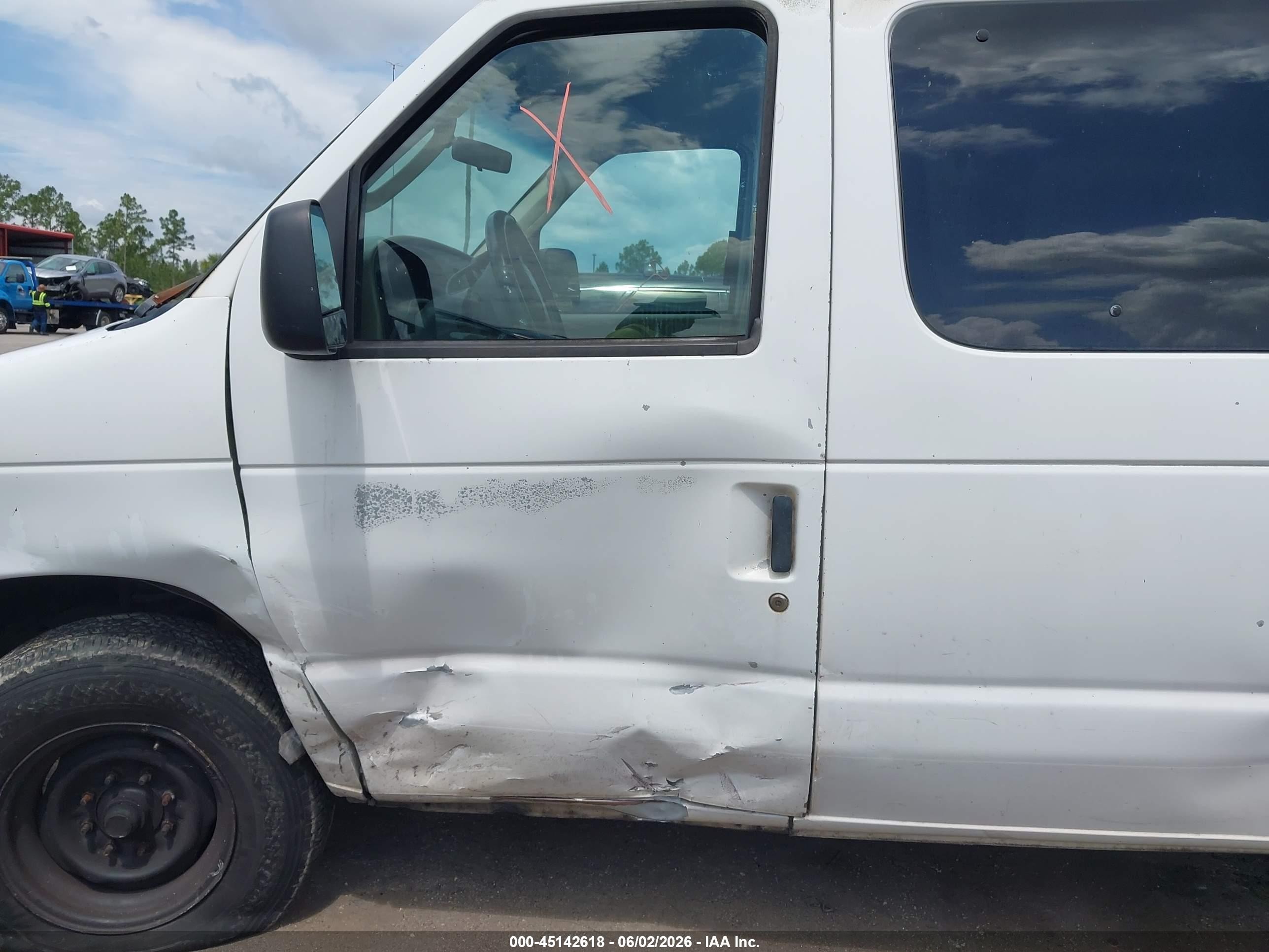 2004 Ford E-350 Super Duty Xl/xlt White vin: 1FBSS31LX4HB07906