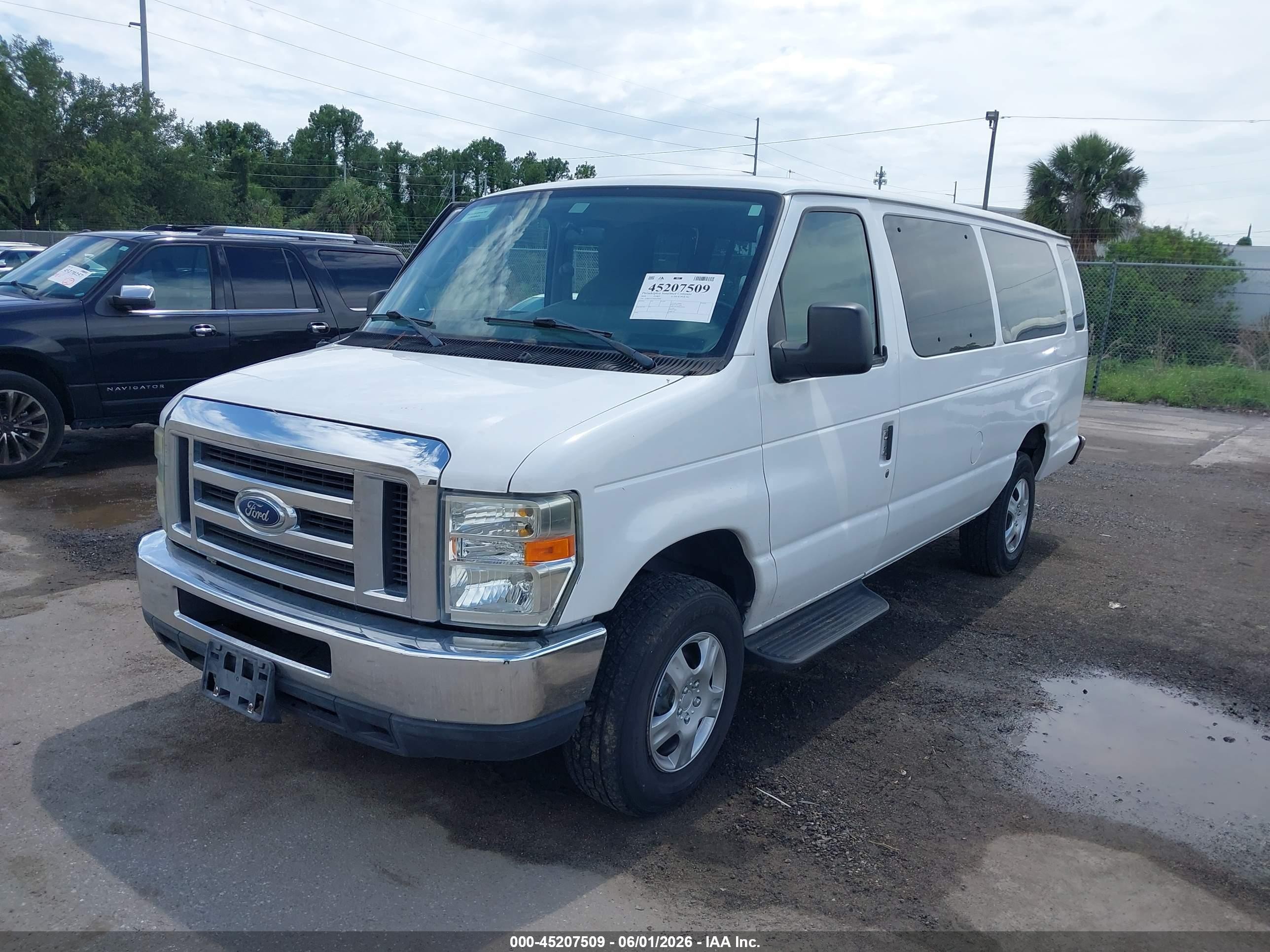 2009 Ford E-350 Super Duty Xl/xlt White vin: 1FBSS31LX9DA55692