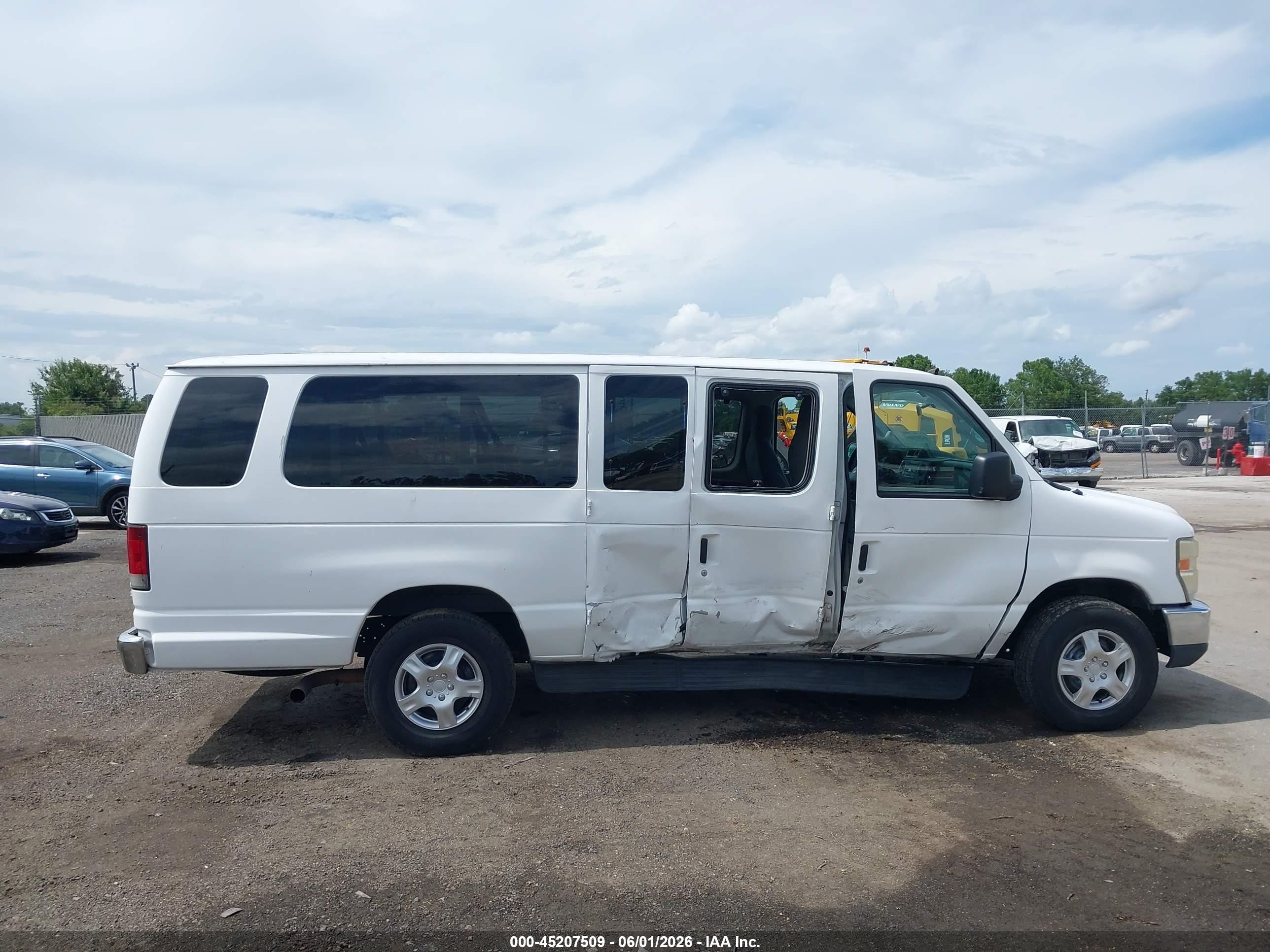 2009 Ford E-350 Super Duty Xl/xlt White vin: 1FBSS31LX9DA55692