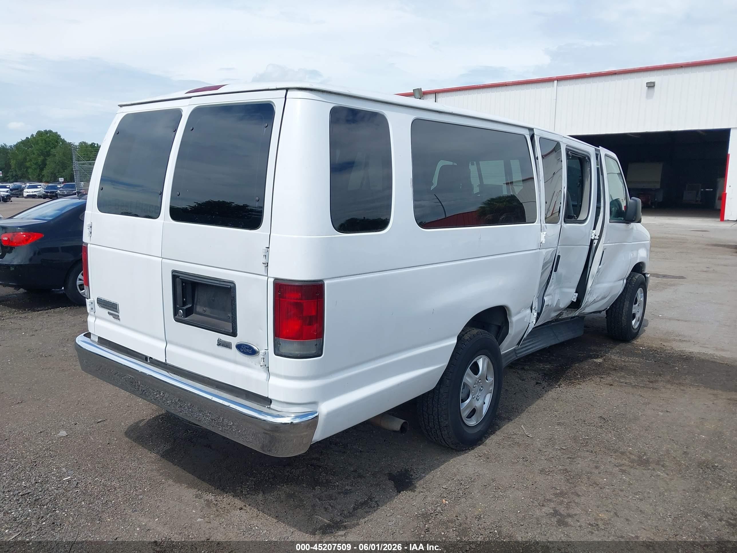 2009 Ford E-350 Super Duty Xl/xlt White vin: 1FBSS31LX9DA55692