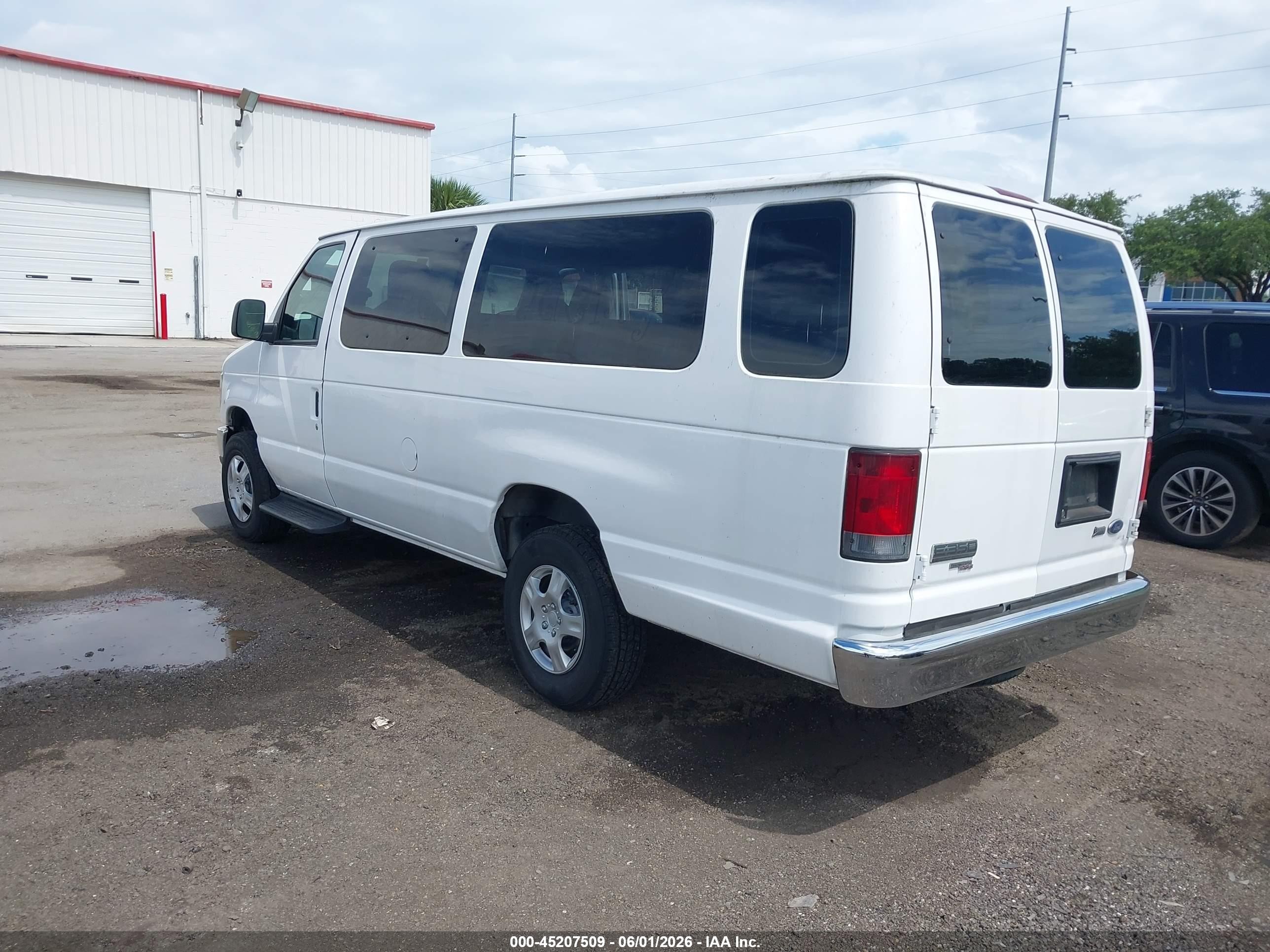 2009 Ford E-350 Super Duty Xl/xlt White vin: 1FBSS31LX9DA55692