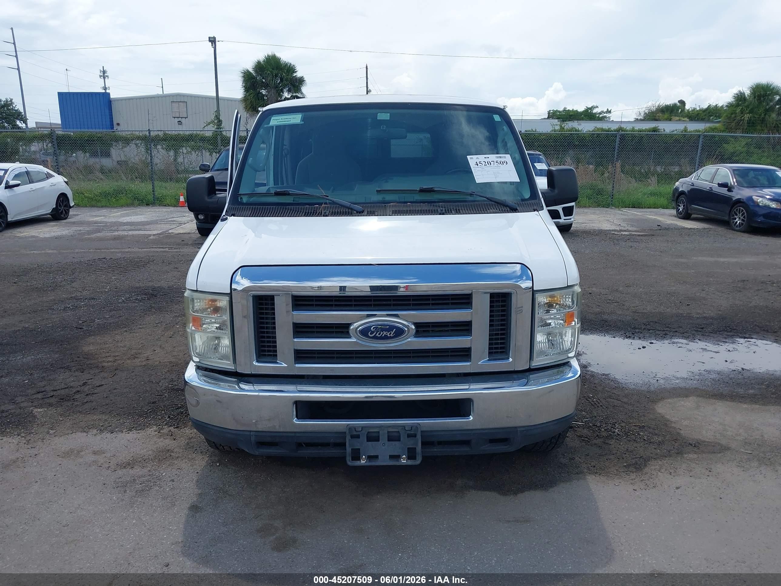 2009 Ford E-350 Super Duty Xl/xlt White vin: 1FBSS31LX9DA55692