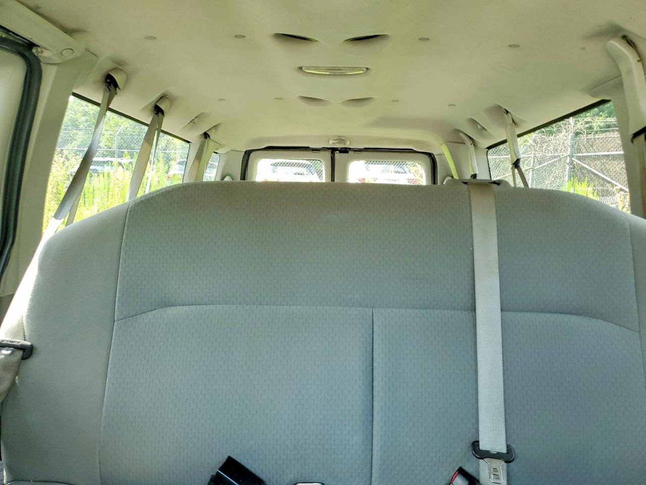 2009 Ford Econoline E350 Super Duty Wagon Silver vin: 1FBSS31LX9DA80494