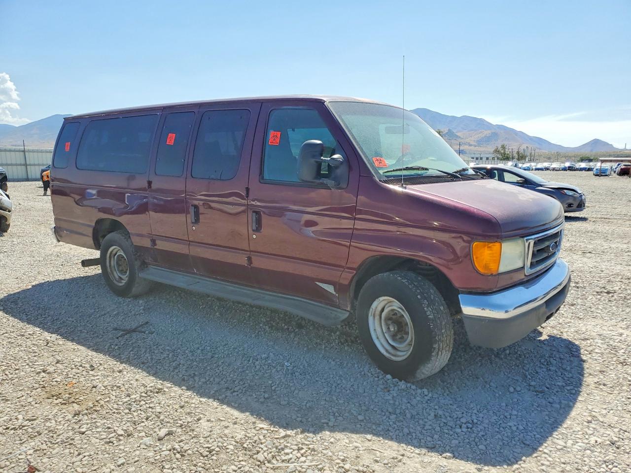 2005 Ford E-series Burgundy vin: 1FBSS31P25HA47950