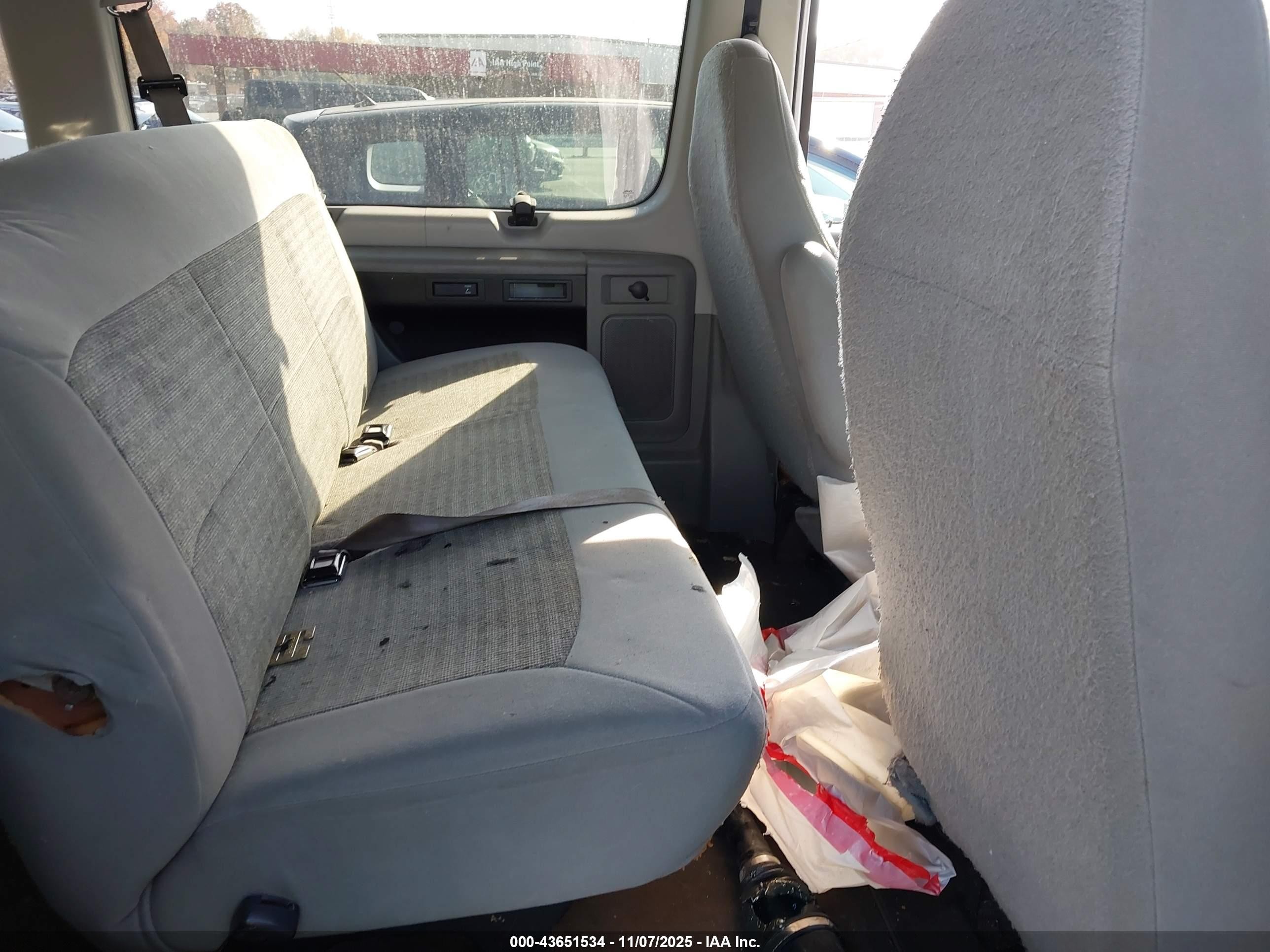 2005 Ford E-350 Super Duty Xl/xlt White vin: 1FBSS31S05HA55551