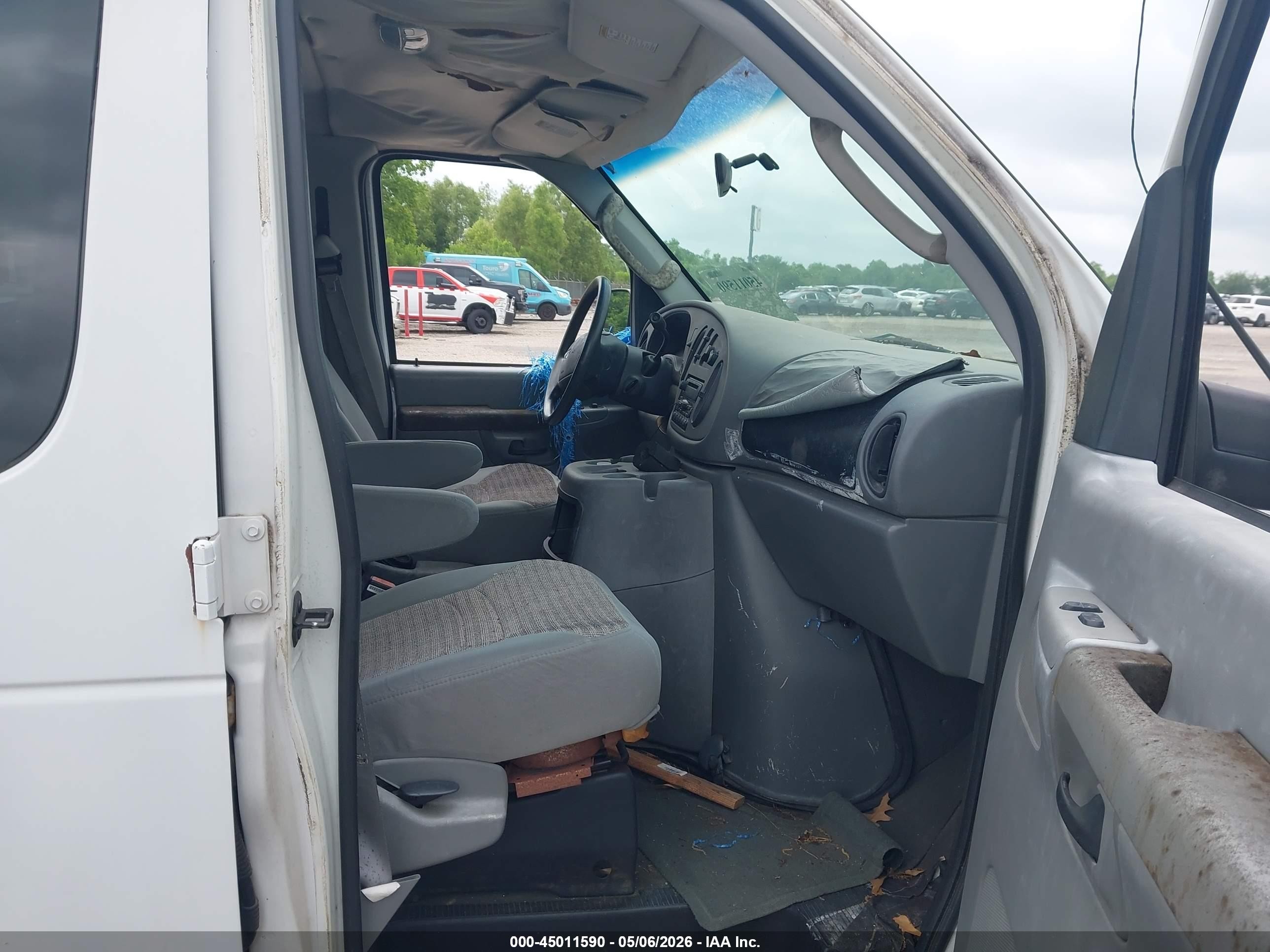 2003 Ford E-350 Super Duty Xl/xlt White vin: 1FBSS31S23HA60733
