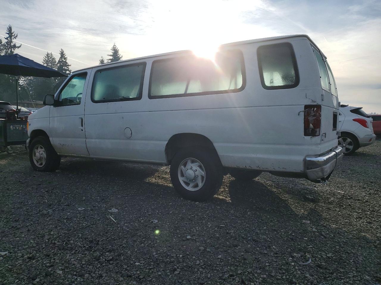 2002 Ford Econoline E350 Super Duty Wagon White vin: 1FBSS31S32HA07361