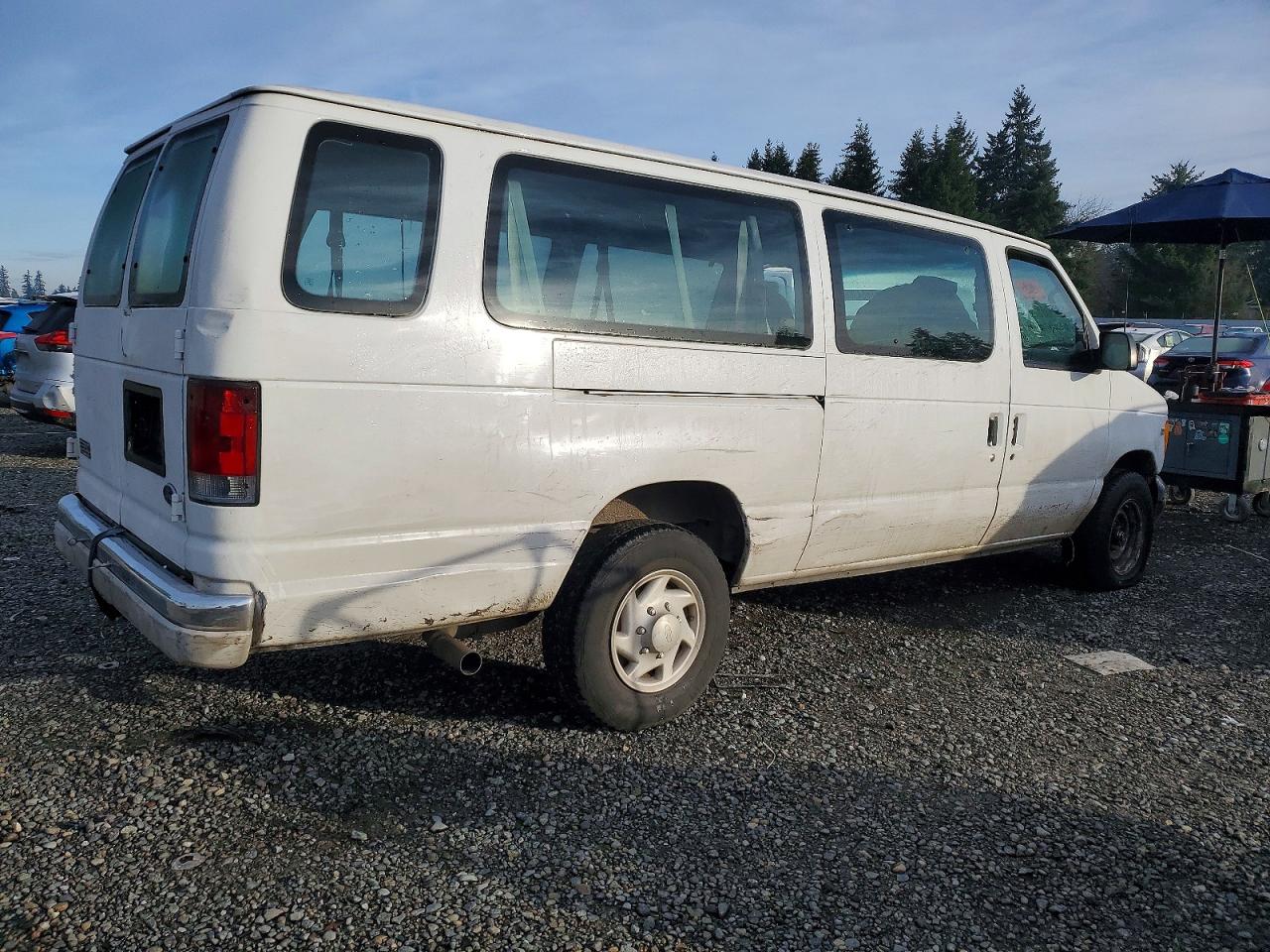 2002 Ford Econoline E350 Super Duty Wagon White vin: 1FBSS31S32HA07361