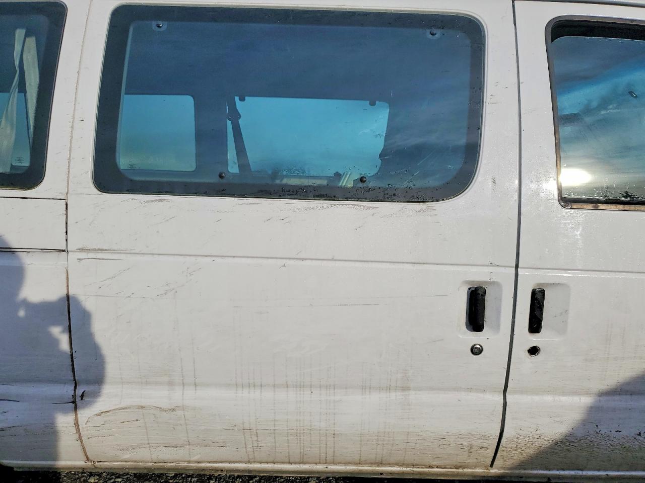 2002 Ford Econoline E350 Super Duty Wagon White vin: 1FBSS31S32HA07361