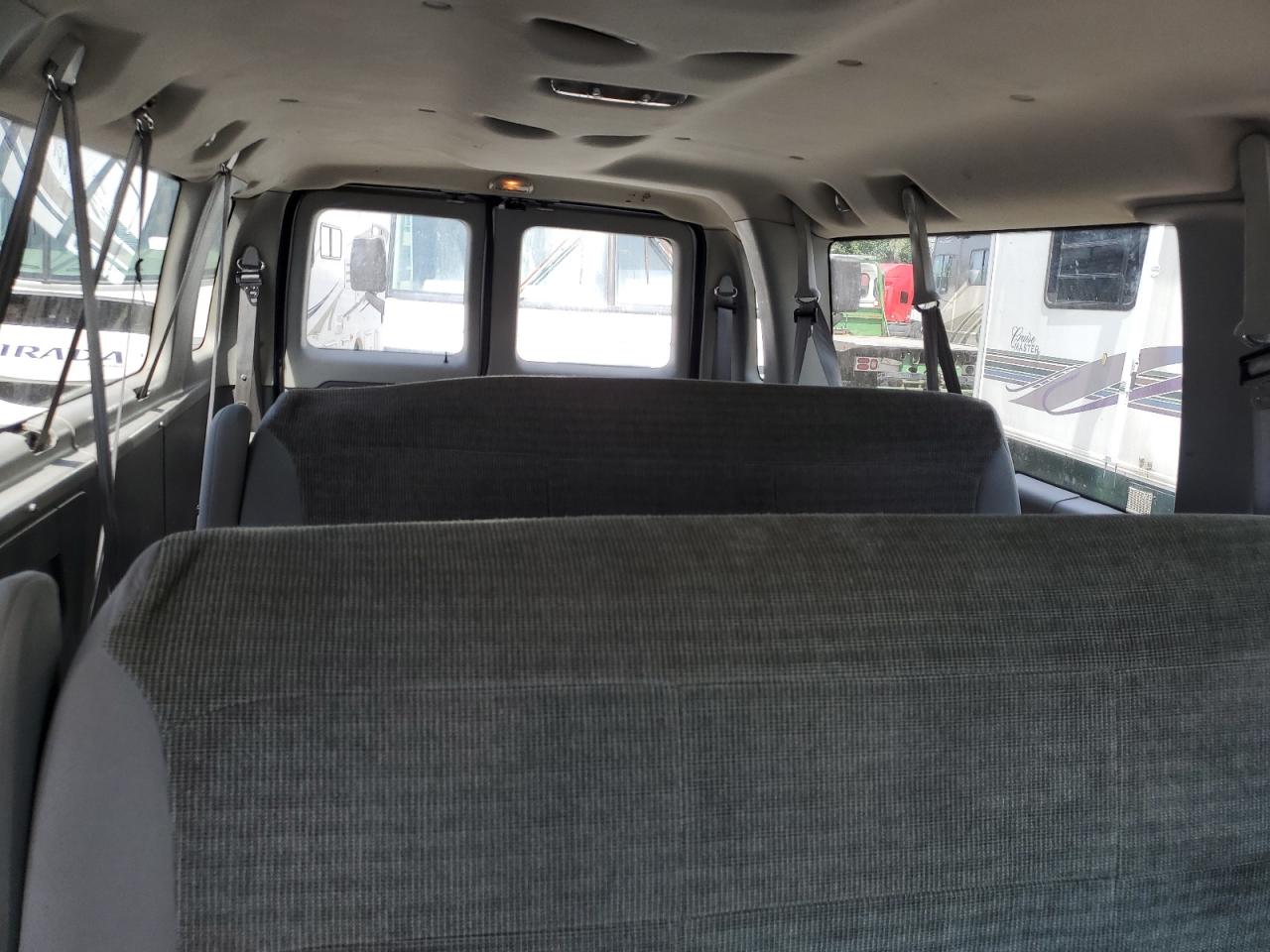 2004 Ford Econoline E350 Super Duty Wagon White vin: 1FBSS31S34HA11476