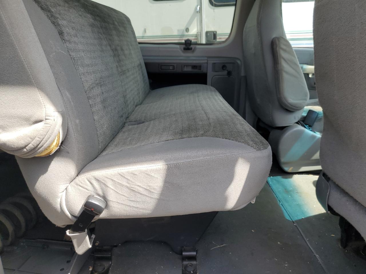 2004 Ford Econoline E350 Super Duty Wagon White vin: 1FBSS31S34HA11476
