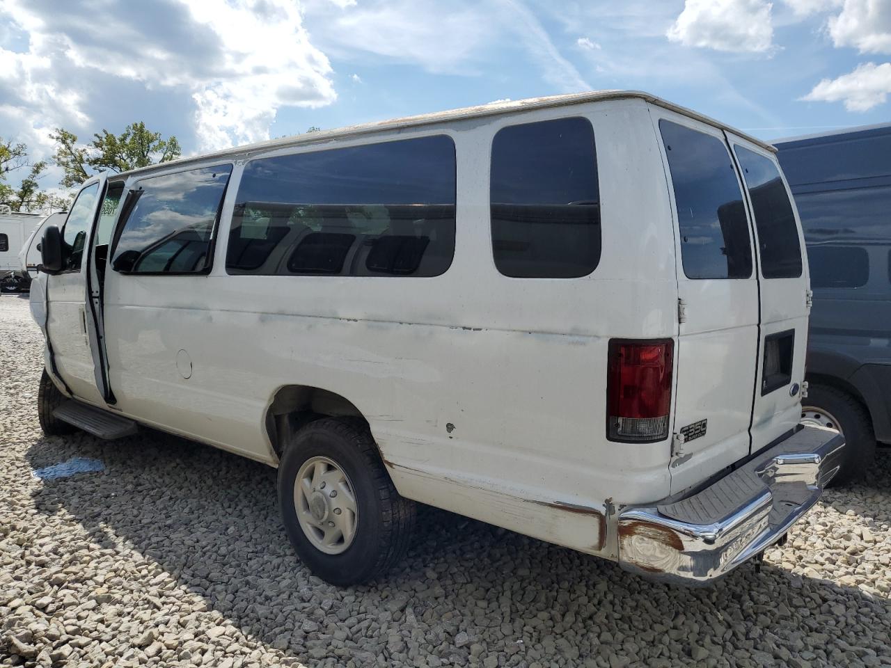 2004 Ford Econoline E350 Super Duty Wagon White vin: 1FBSS31S34HA11476