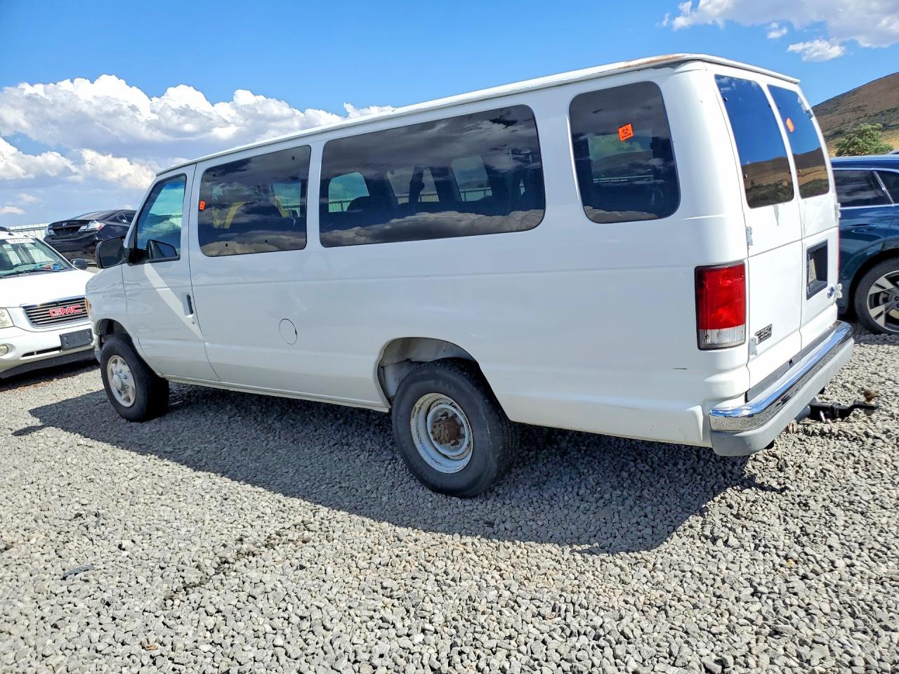 2000 Ford Econoline E350 Super Duty Wagon White vin: 1FBSS31S4YHA71224
