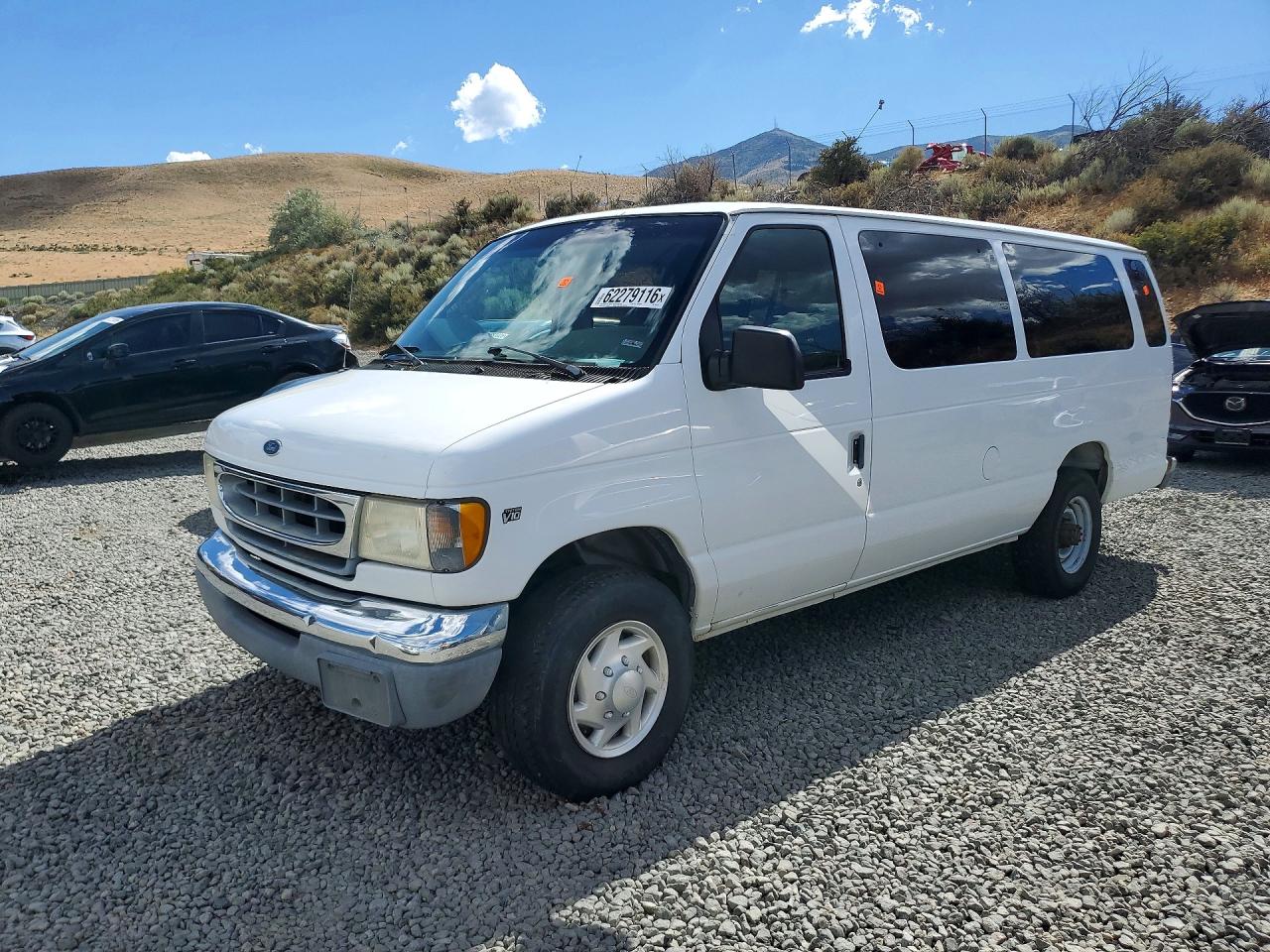 2000 Ford Econoline E350 Super Duty Wagon White vin: 1FBSS31S4YHA71224