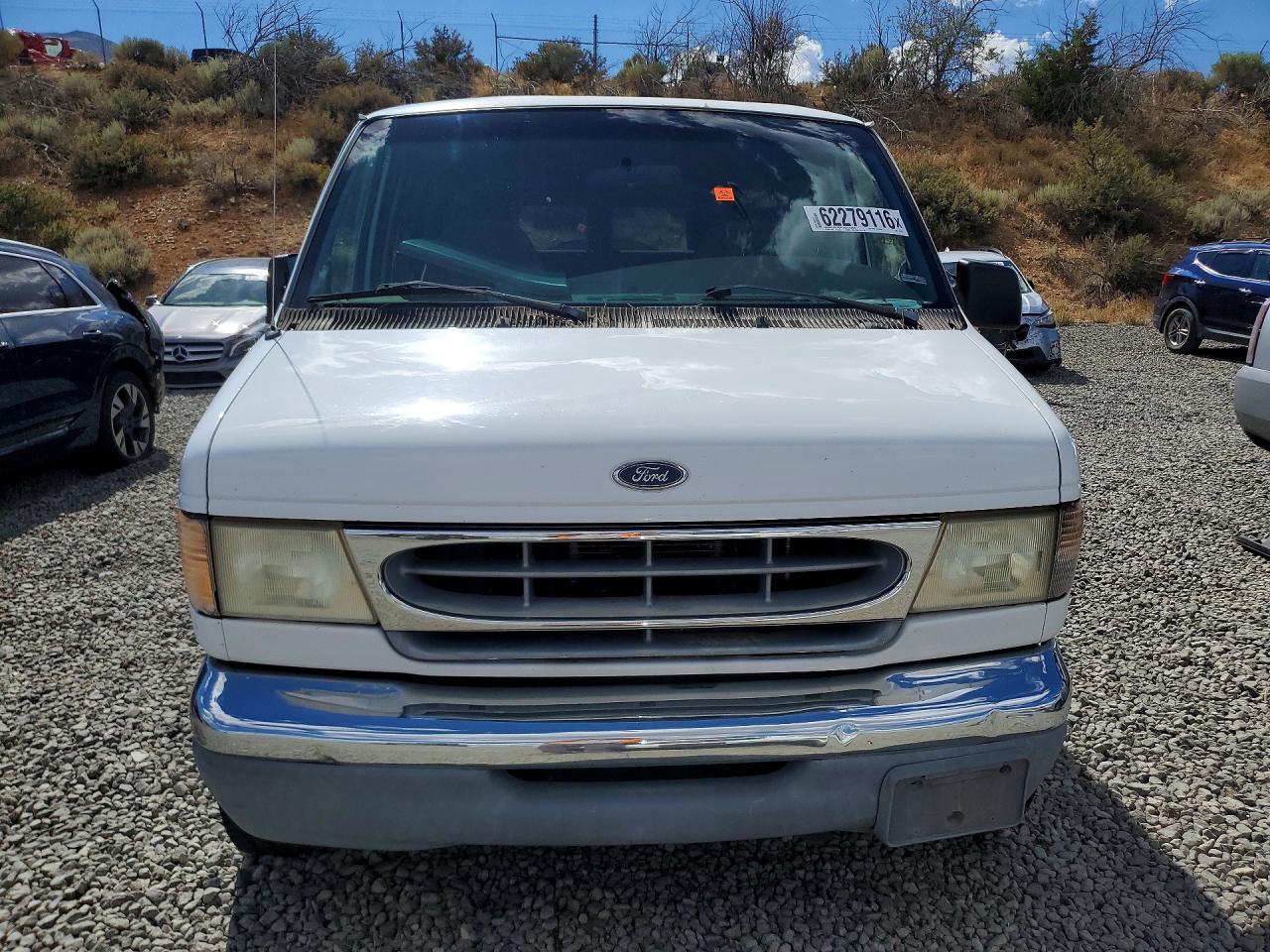 2000 Ford Econoline E350 Super Duty Wagon White vin: 1FBSS31S4YHA71224