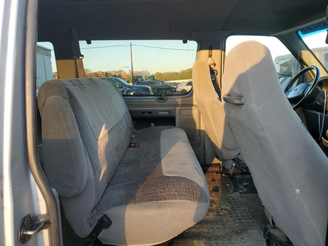 1998 Ford Econoline Silver vin: 1FBSS31S5WHB70678