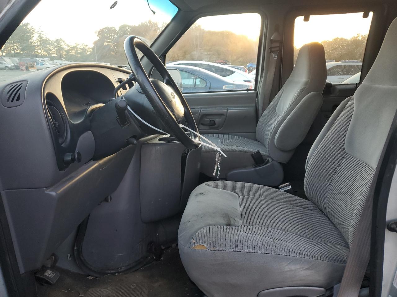 1998 Ford Econoline Silver vin: 1FBSS31S5WHB70678