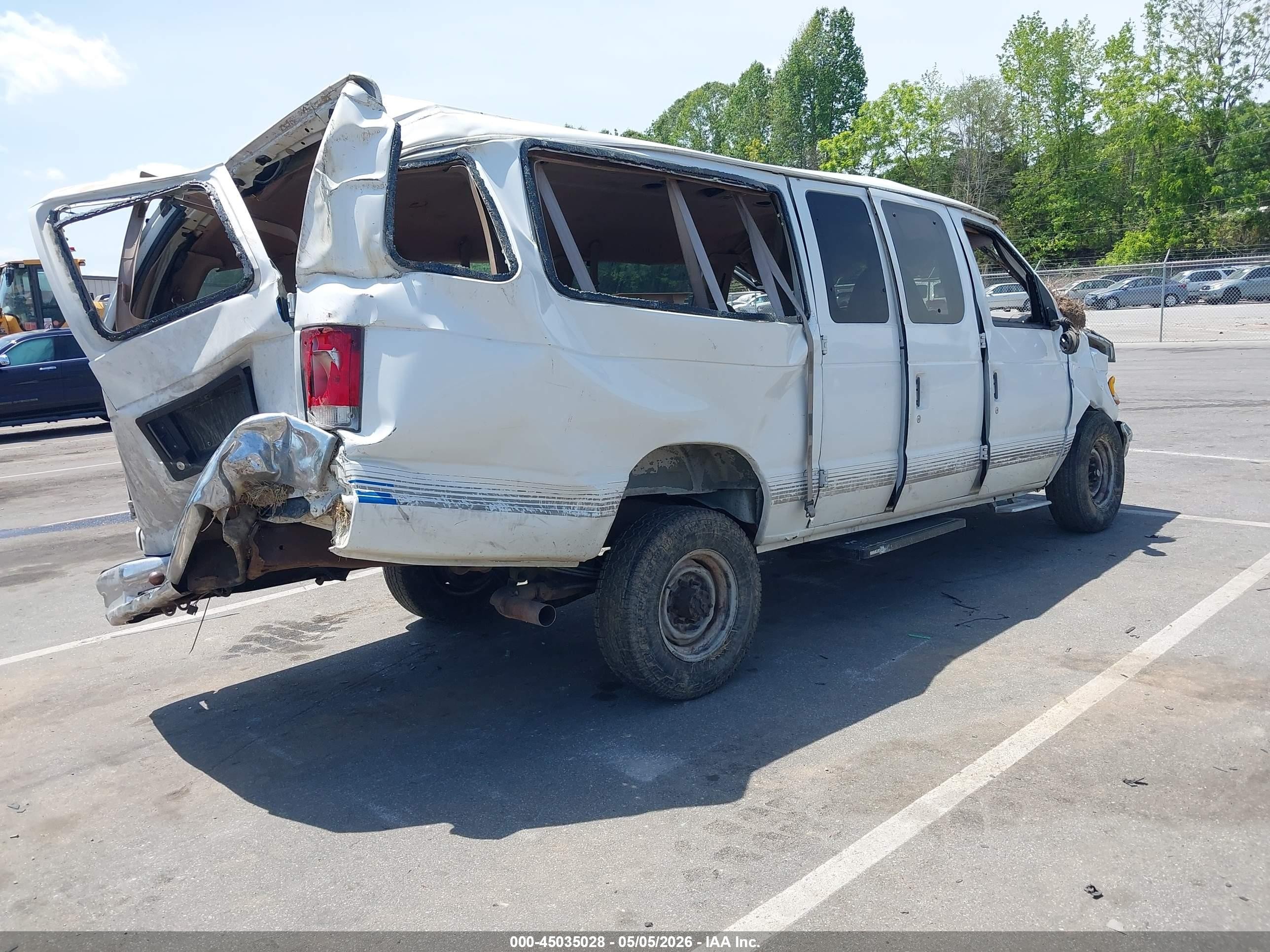 1998 Ford Super Club Wagon Xl/xlt White vin: 1FBSS31S5WHC00259