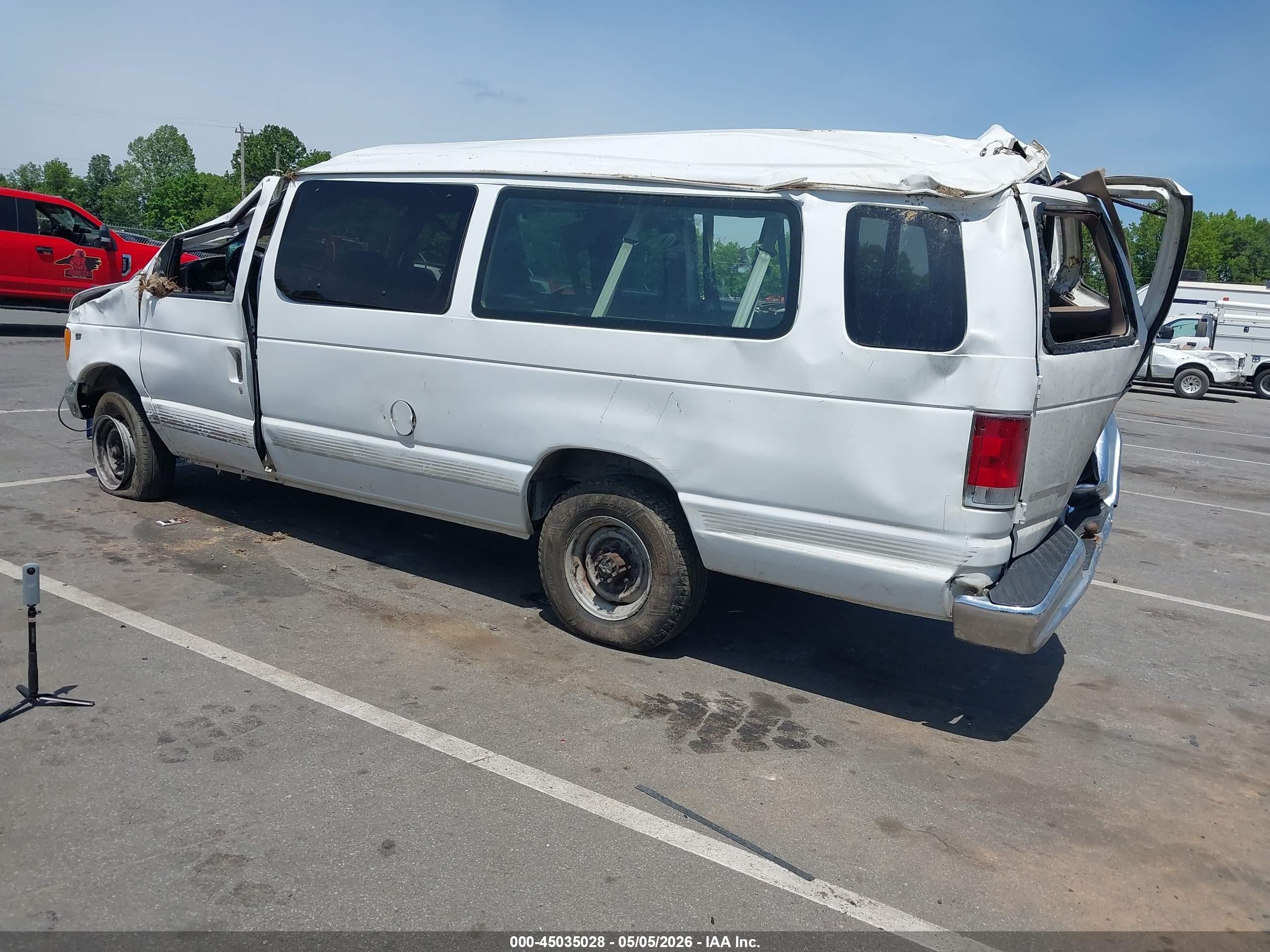 1998 Ford Super Club Wagon Xl/xlt White vin: 1FBSS31S5WHC00259