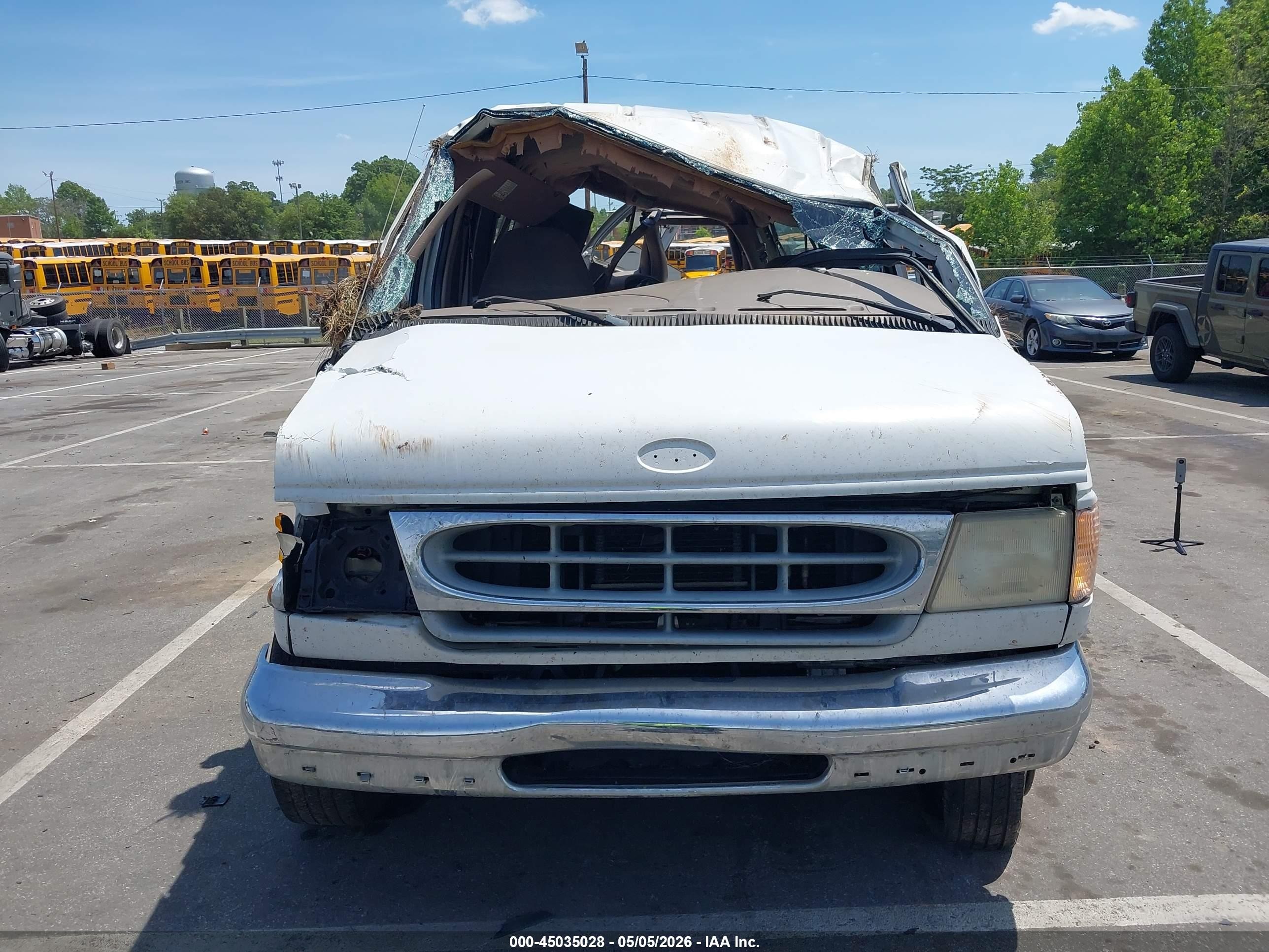 1998 Ford Super Club Wagon Xl/xlt White vin: 1FBSS31S5WHC00259