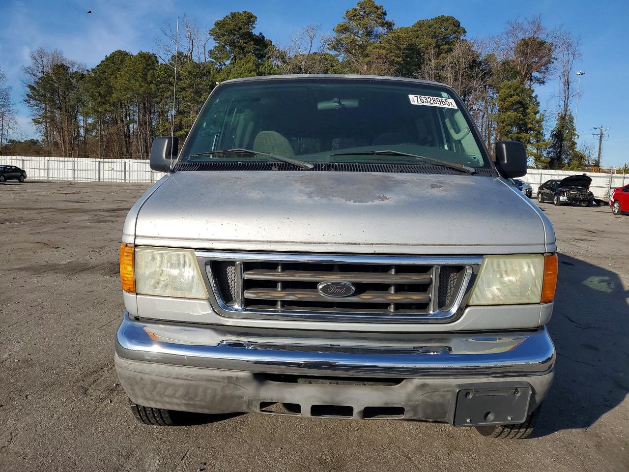 2004 Ford Econoline E350 Super Duty Wagon Серебряный vin: 1FBSS31S94HA95593