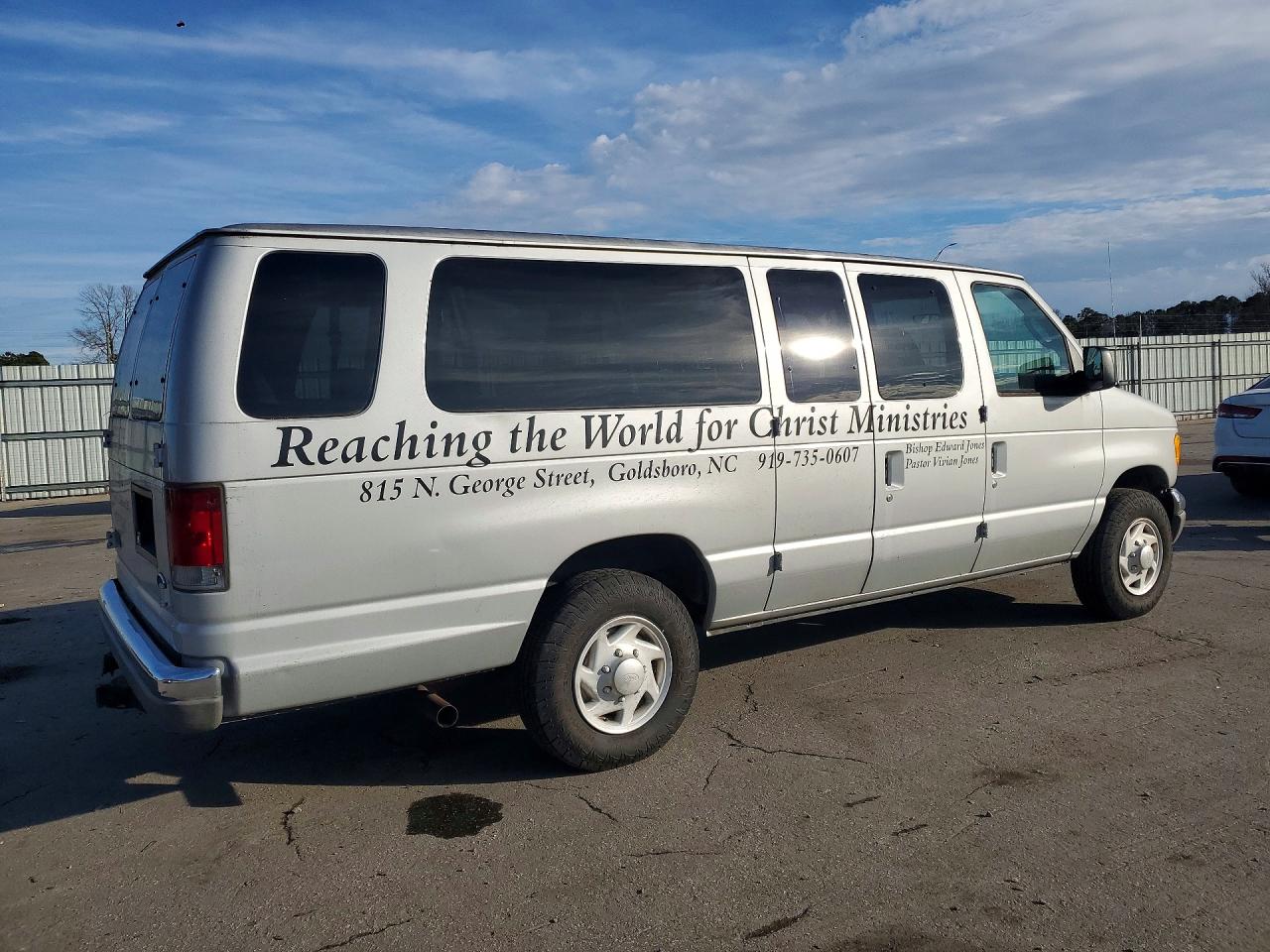 2004 Ford Econoline E350 Super Duty Wagon Серебряный vin: 1FBSS31S94HA95593