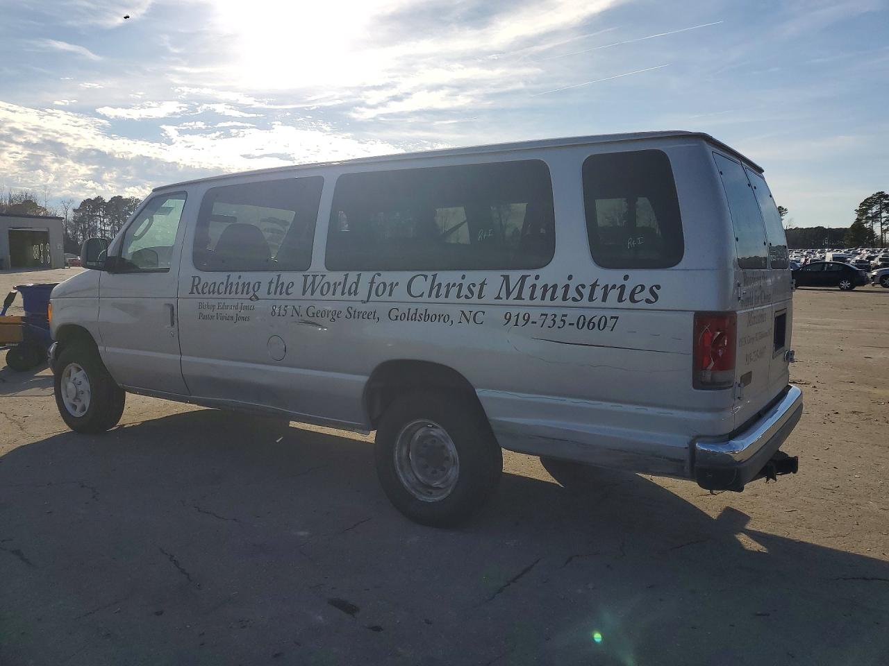 2004 Ford Econoline E350 Super Duty Wagon Серебряный vin: 1FBSS31S94HA95593