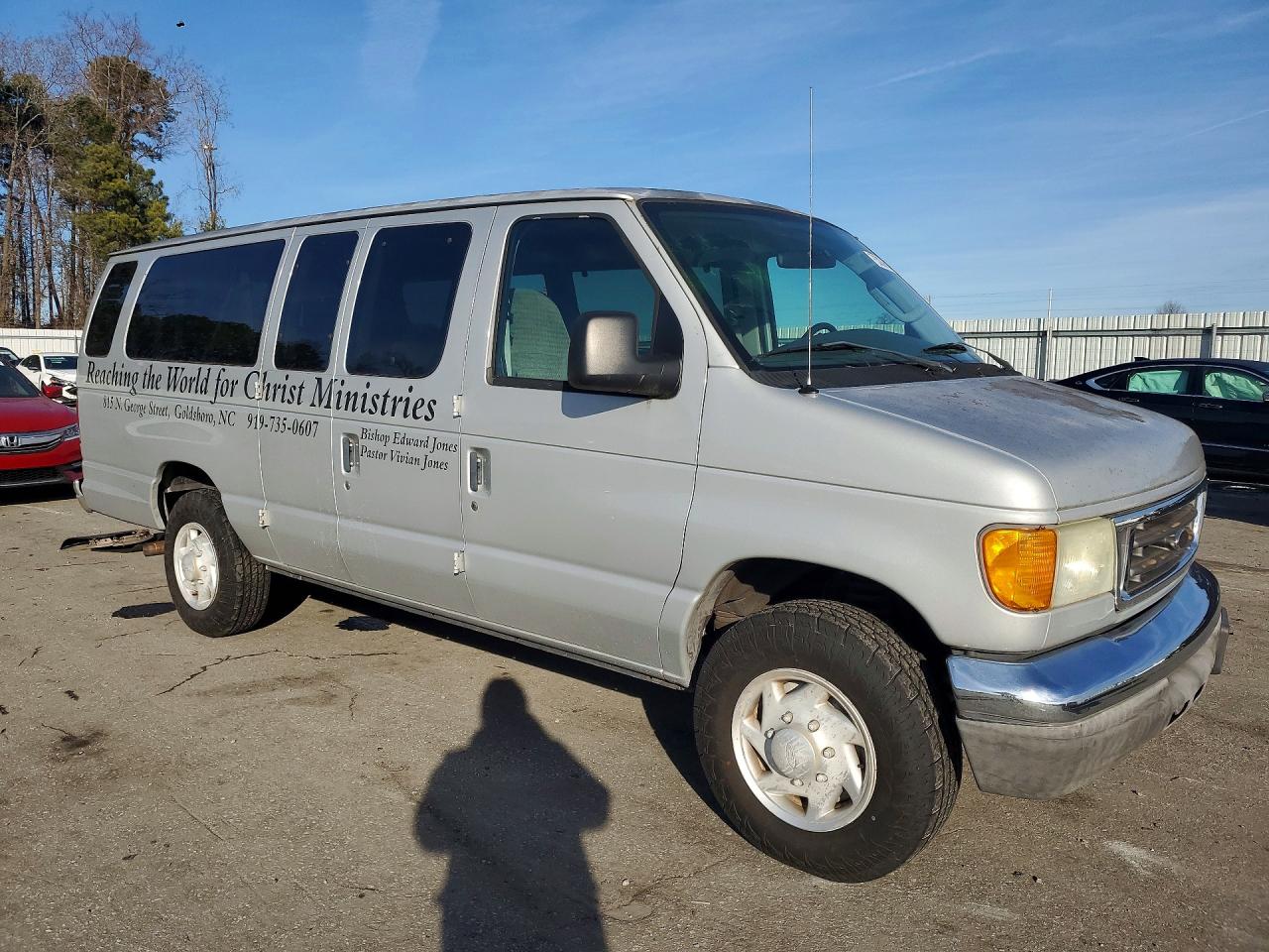 2004 Ford Econoline E350 Super Duty Wagon Серебряный vin: 1FBSS31S94HA95593