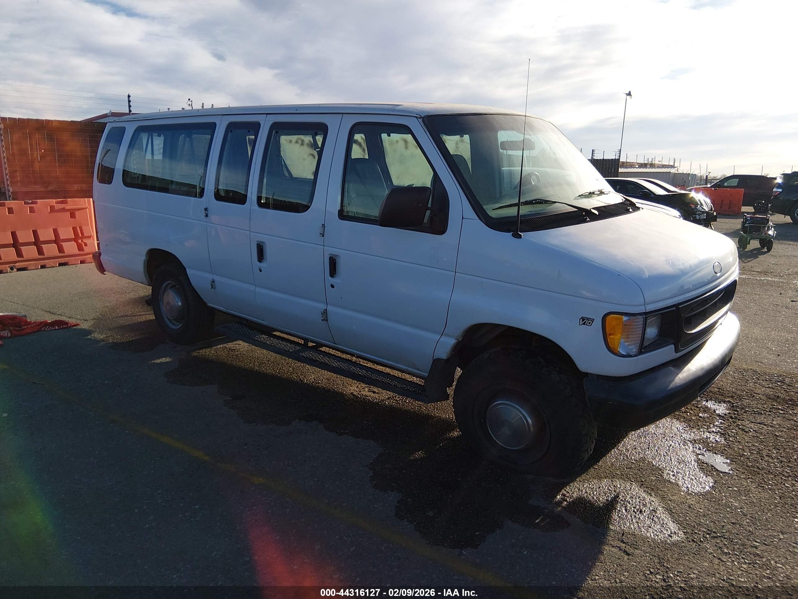 2000 Ford E-350 Super Duty Xl/xlt Белый vin: 1FBSS31S9YHB84490
